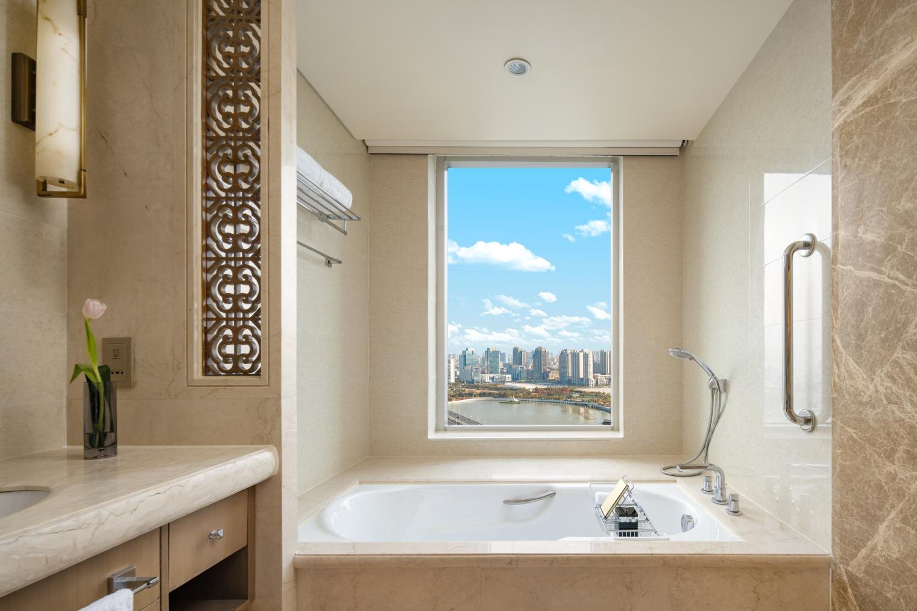 Horizon Club Premium Lake View Room  photo 3