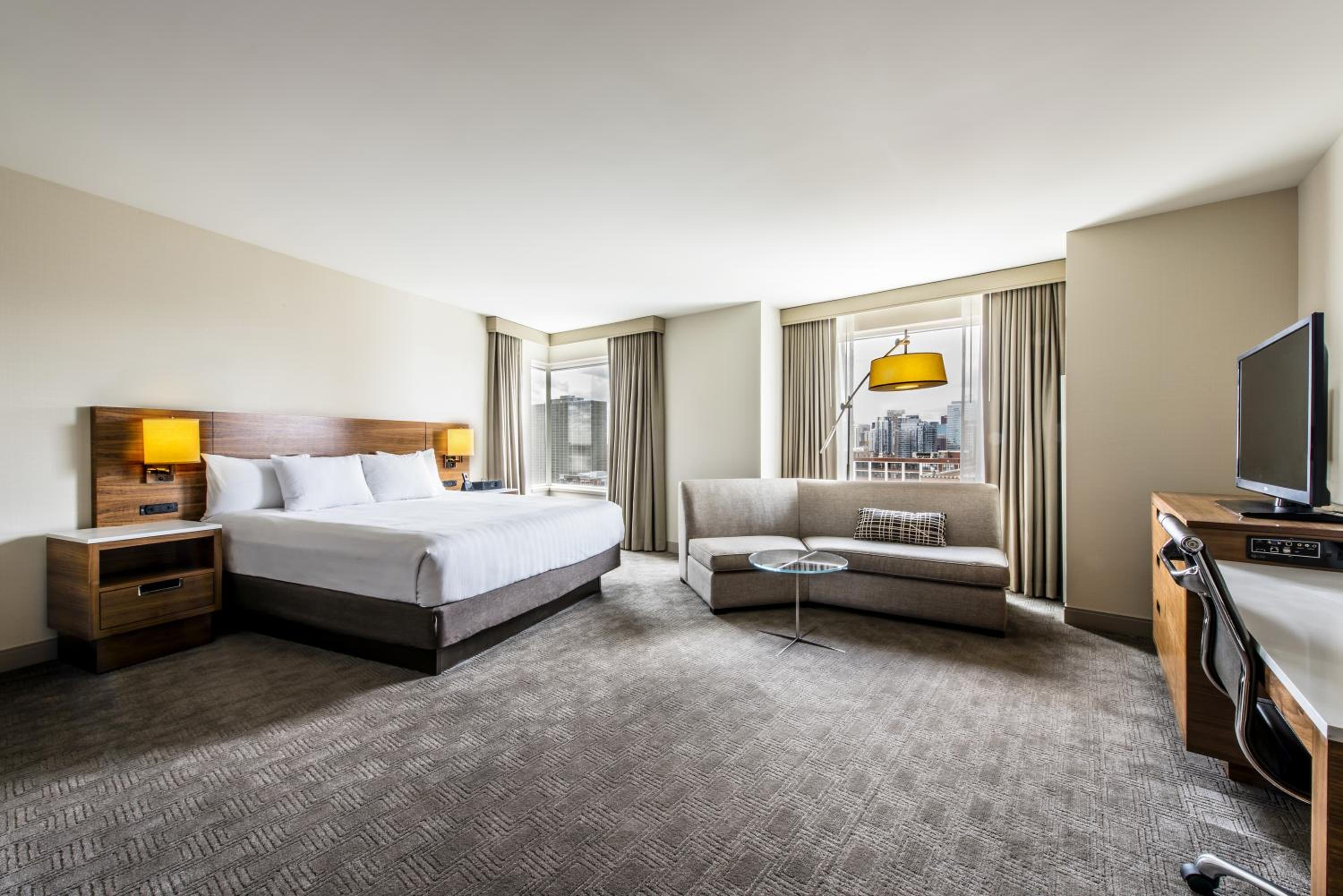 Corner King Room - Photo 8