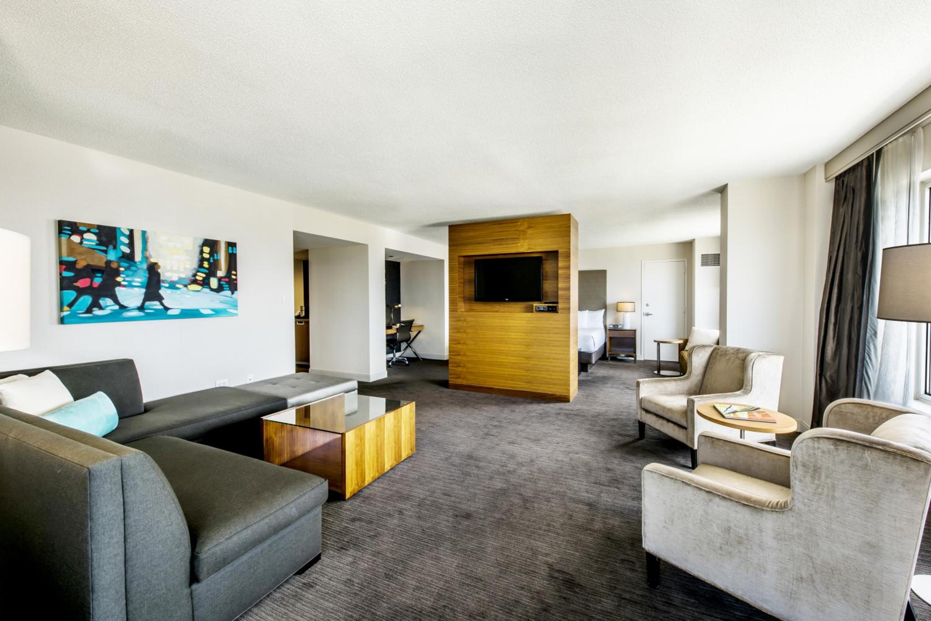 One-Bedroom Executive Suite thumbnail 5