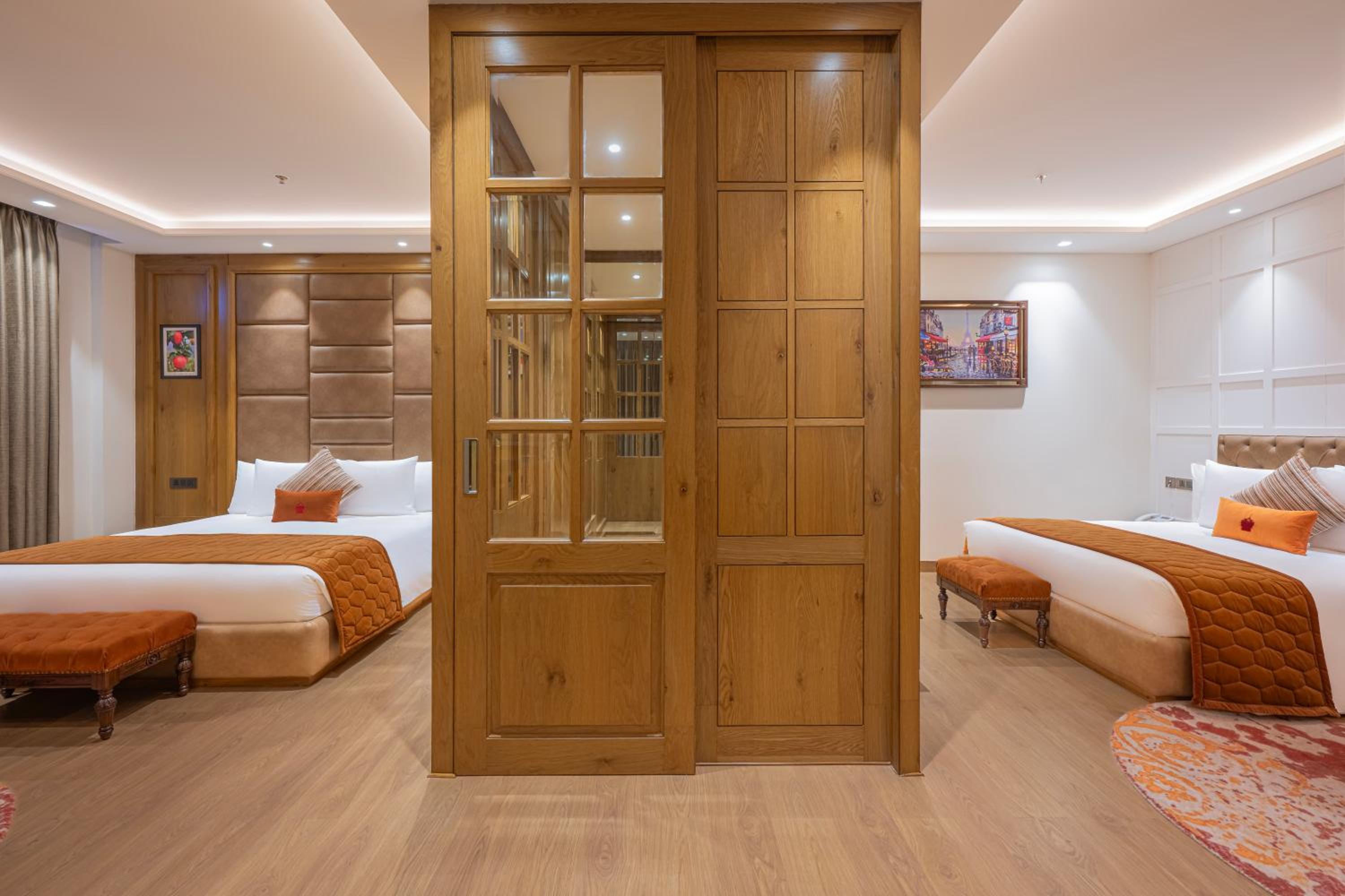 King Suite - Photo 1