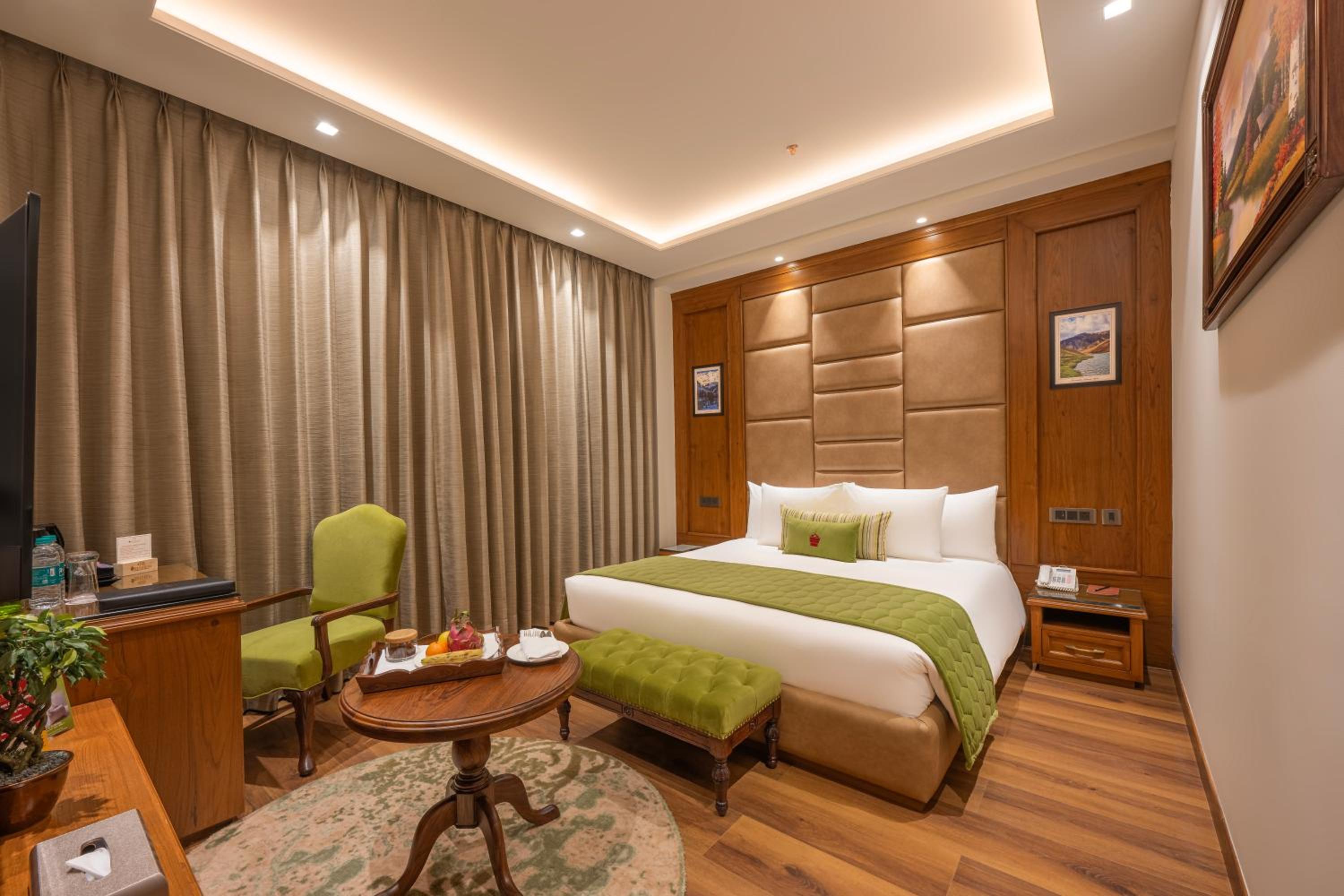 Standard King Room - Photo 10