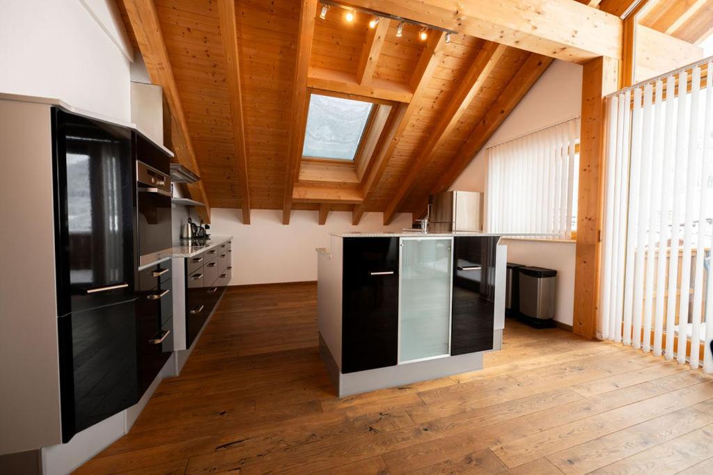 Penthouse Apartment with Balcony photo 2