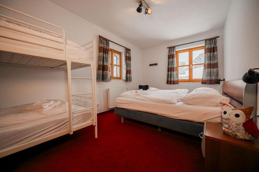 Three-Bedroom Apartment With Balcony photo 3