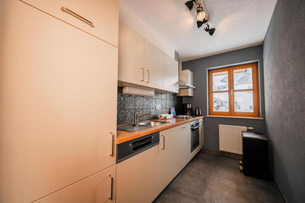 Three-Bedroom Apartment With Balcony photo 2