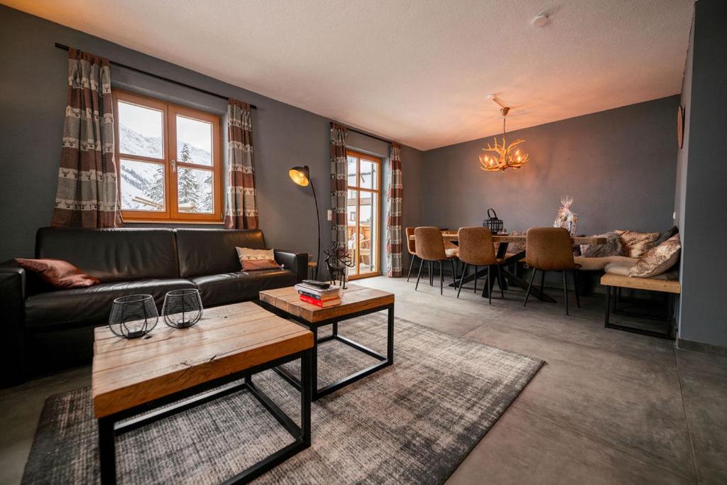 Three-Bedroom Apartment With Balcony photo 1