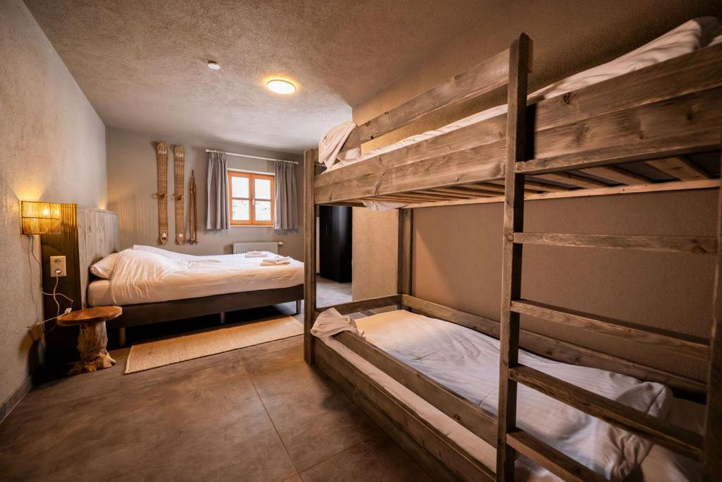Three-Bedroom Apartment With Terrace photo 1