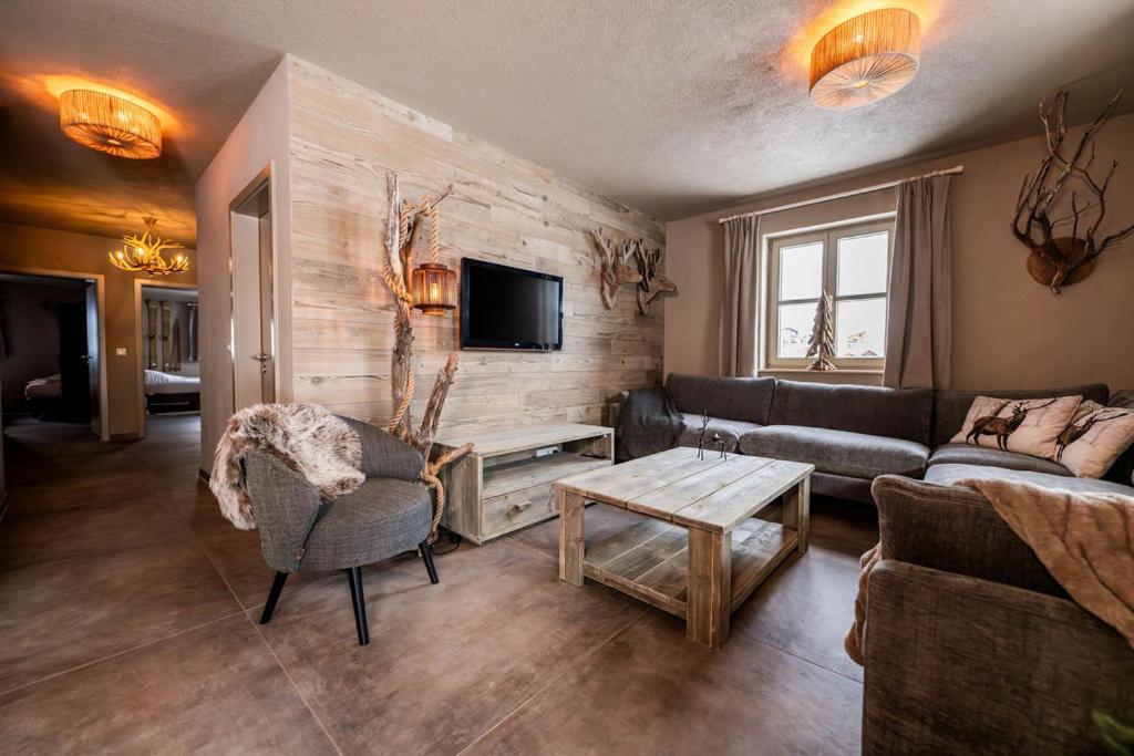 Three-Bedroom Apartment With Terrace photo 2