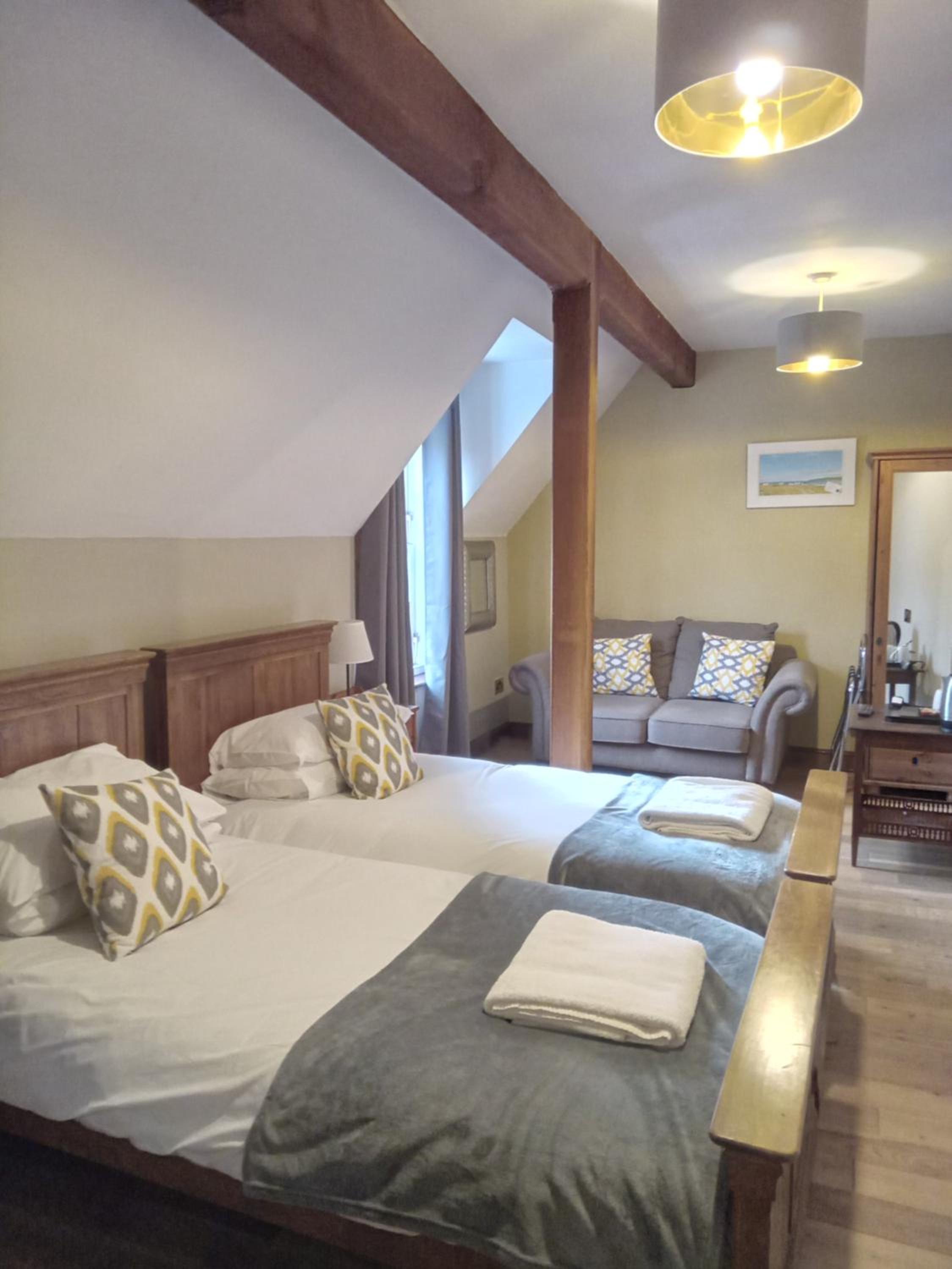 Twin Room with Bathroom photo 1