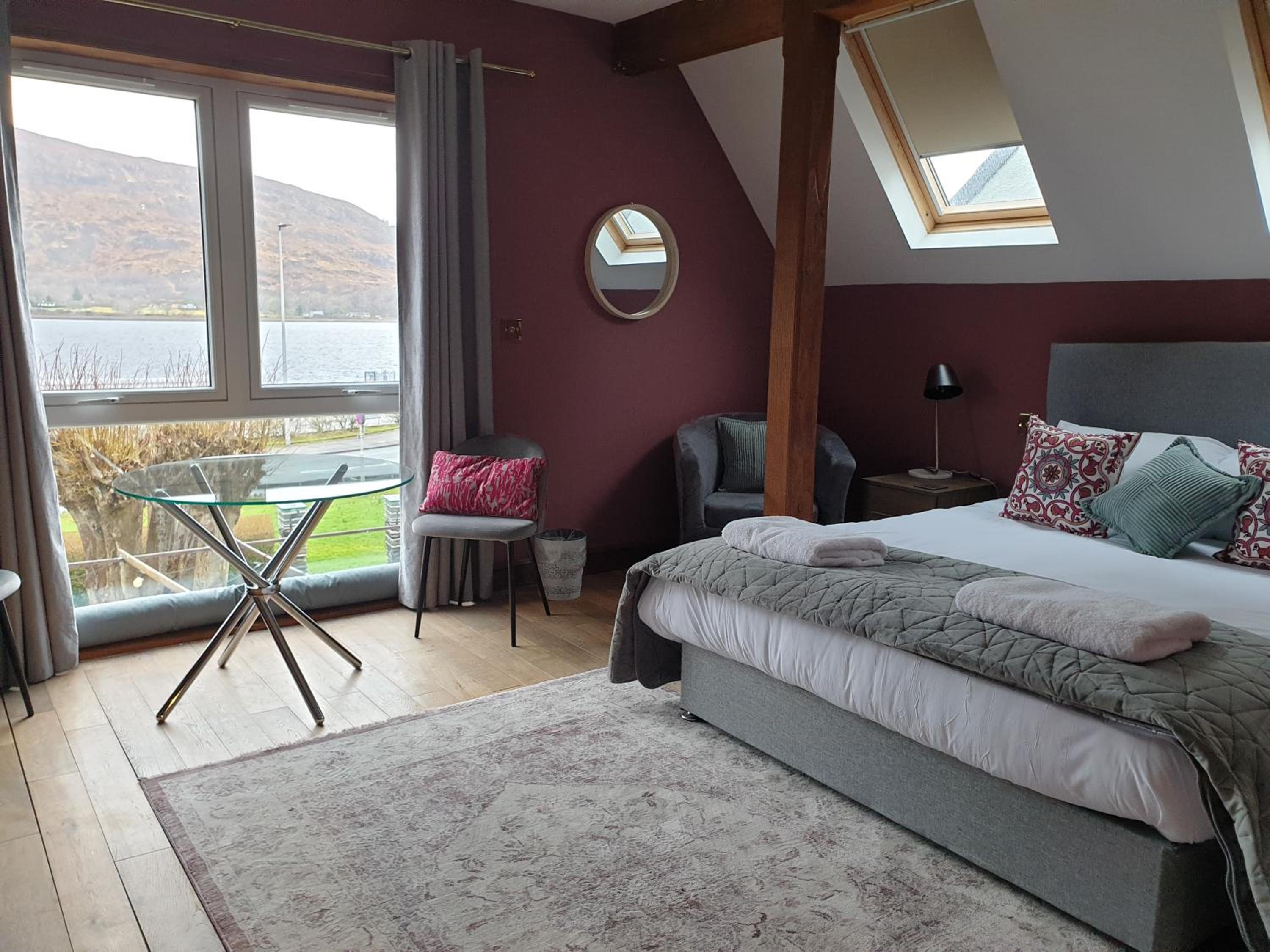 Apartment with Loch View photo 3