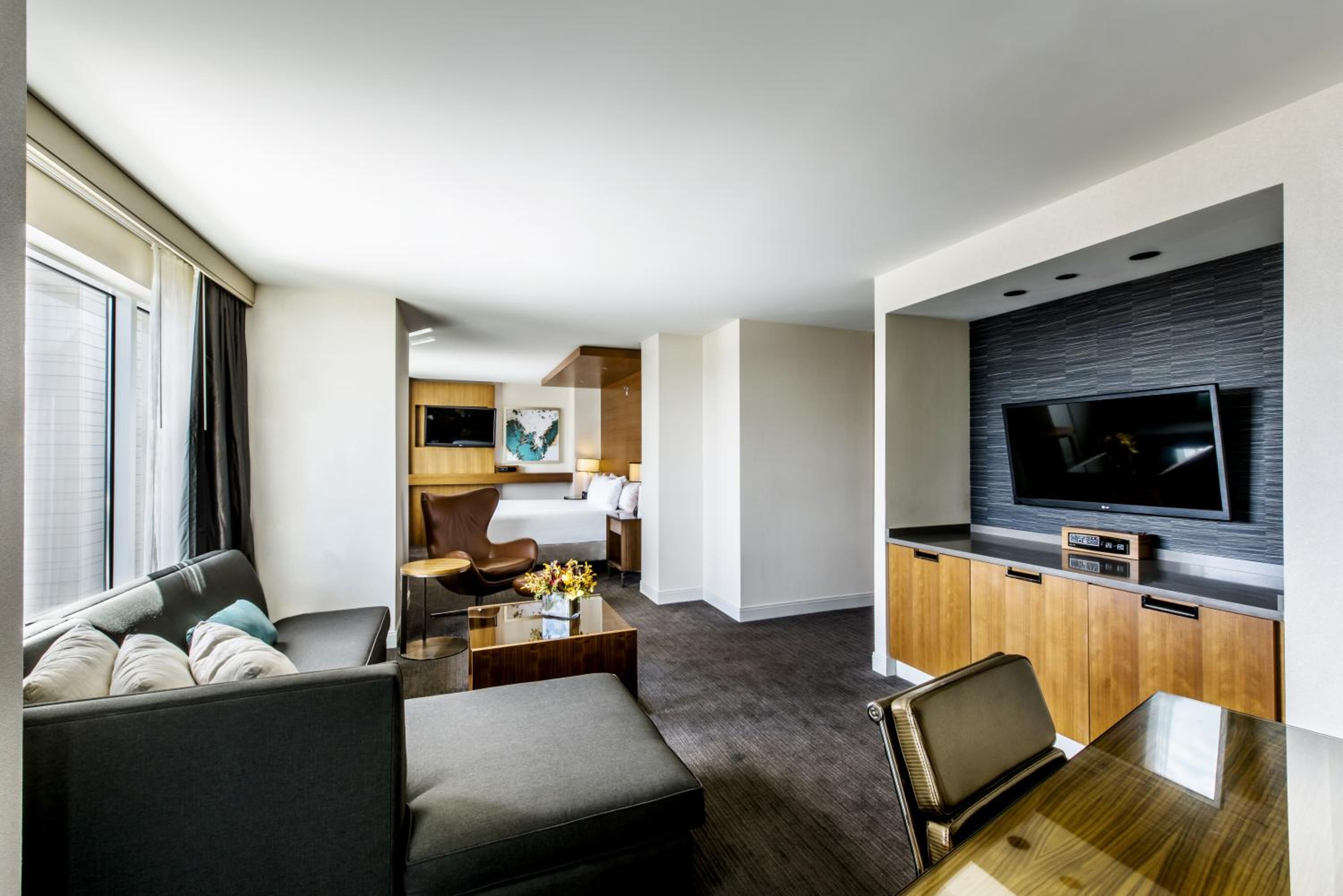 Deluxe King Room - Photo 6