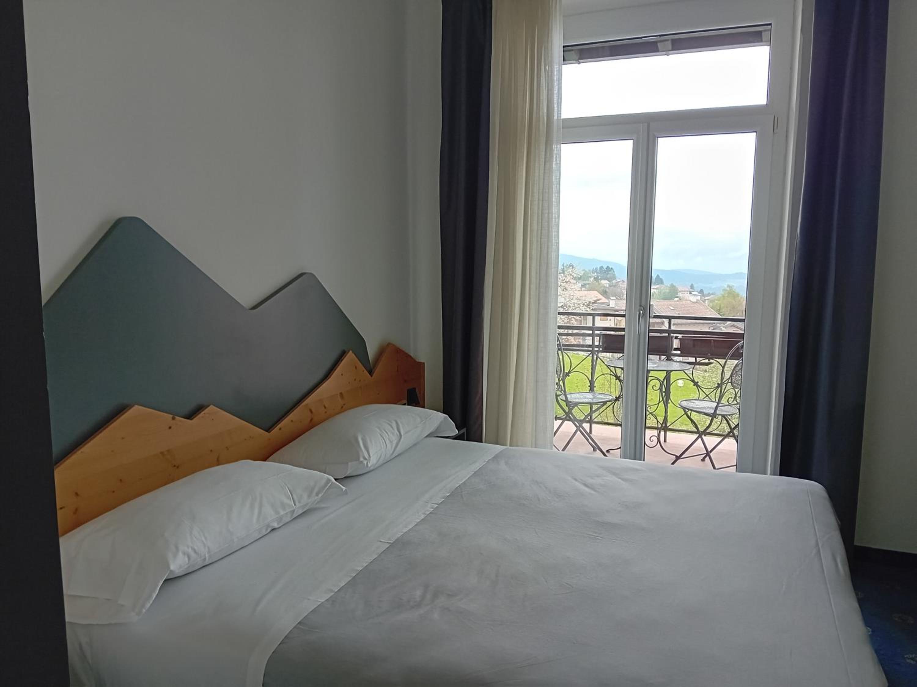 Deluxe Double Room with Balcony photo 2
