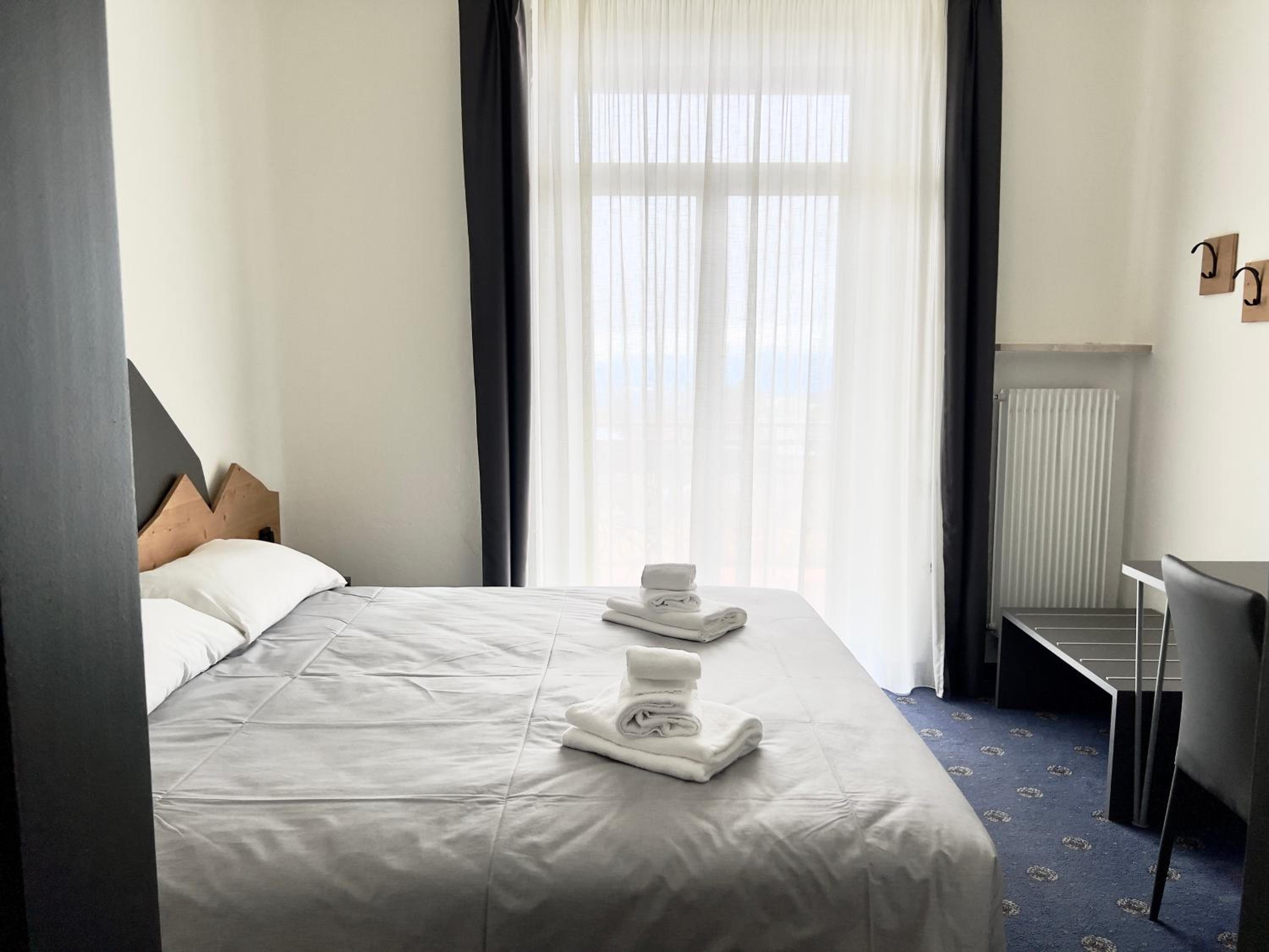 Deluxe Double Room with Balcony photo 3