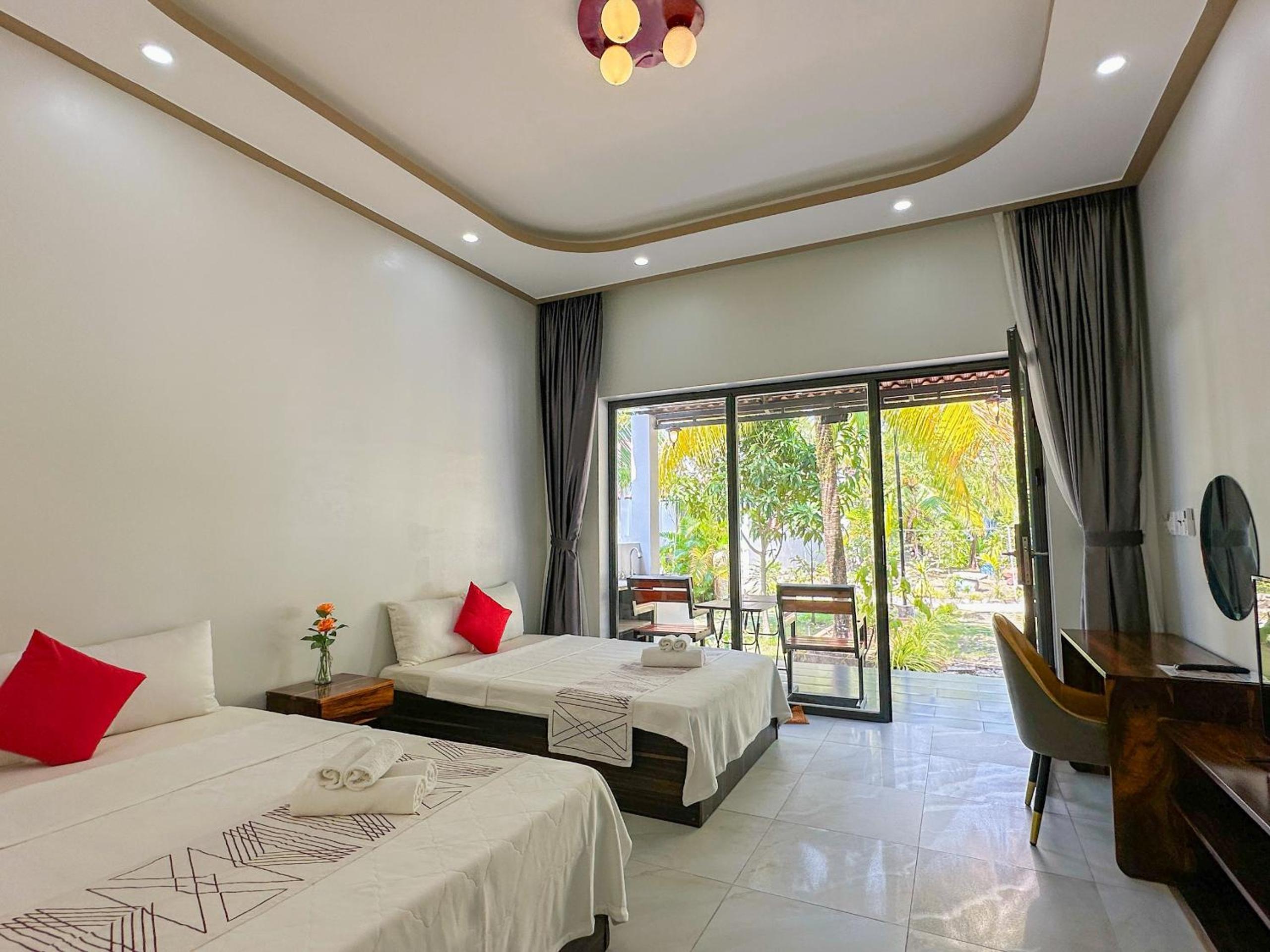Family Room with Garden View