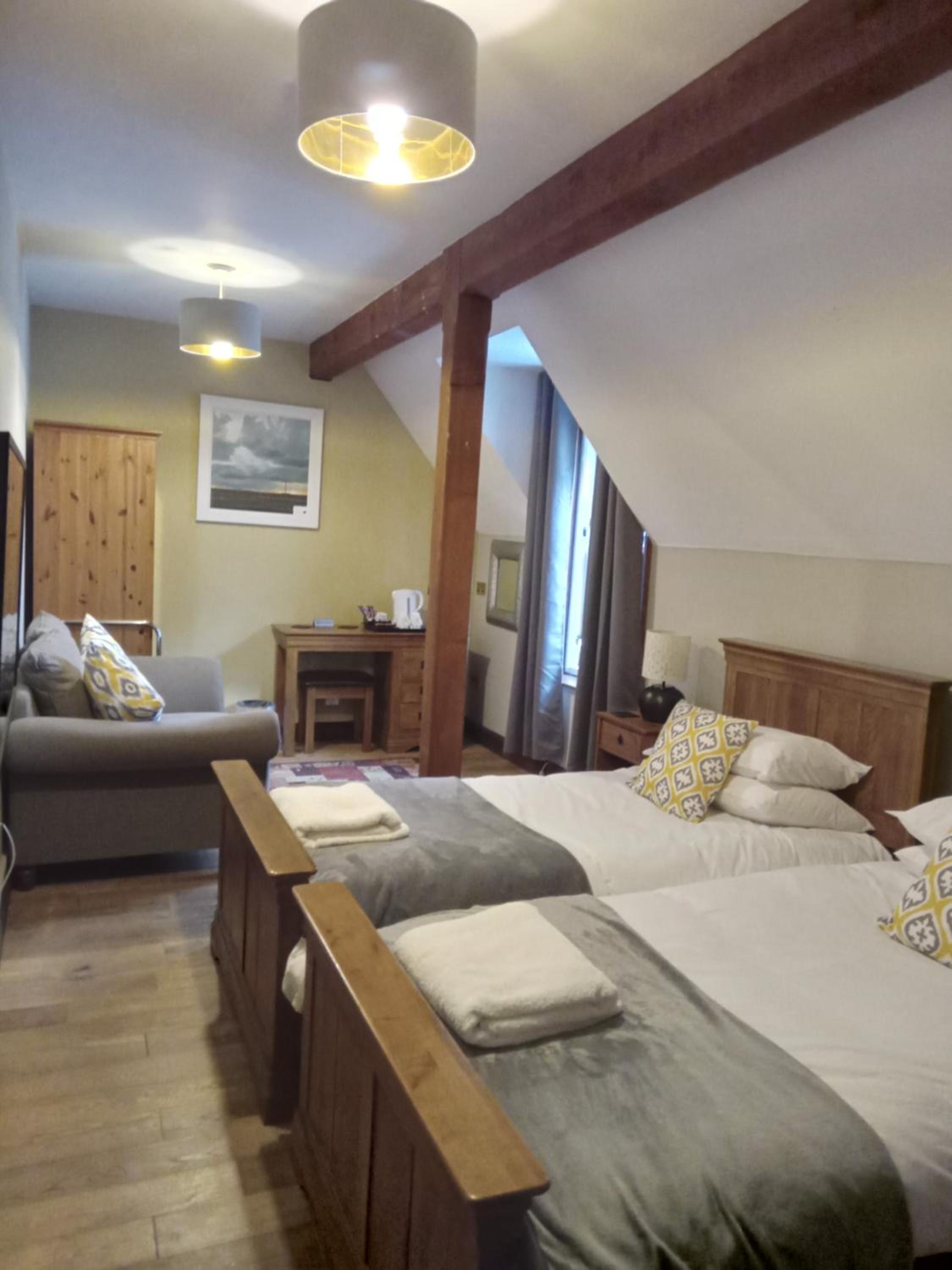 Twin Room with Bathroom photo 2