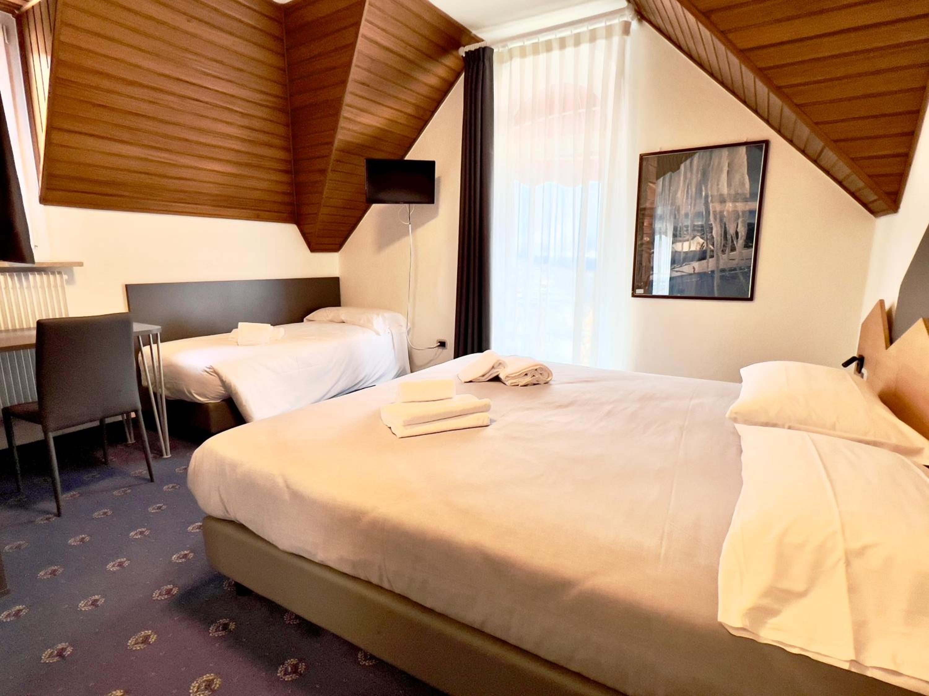 Superior Triple Room photo 3