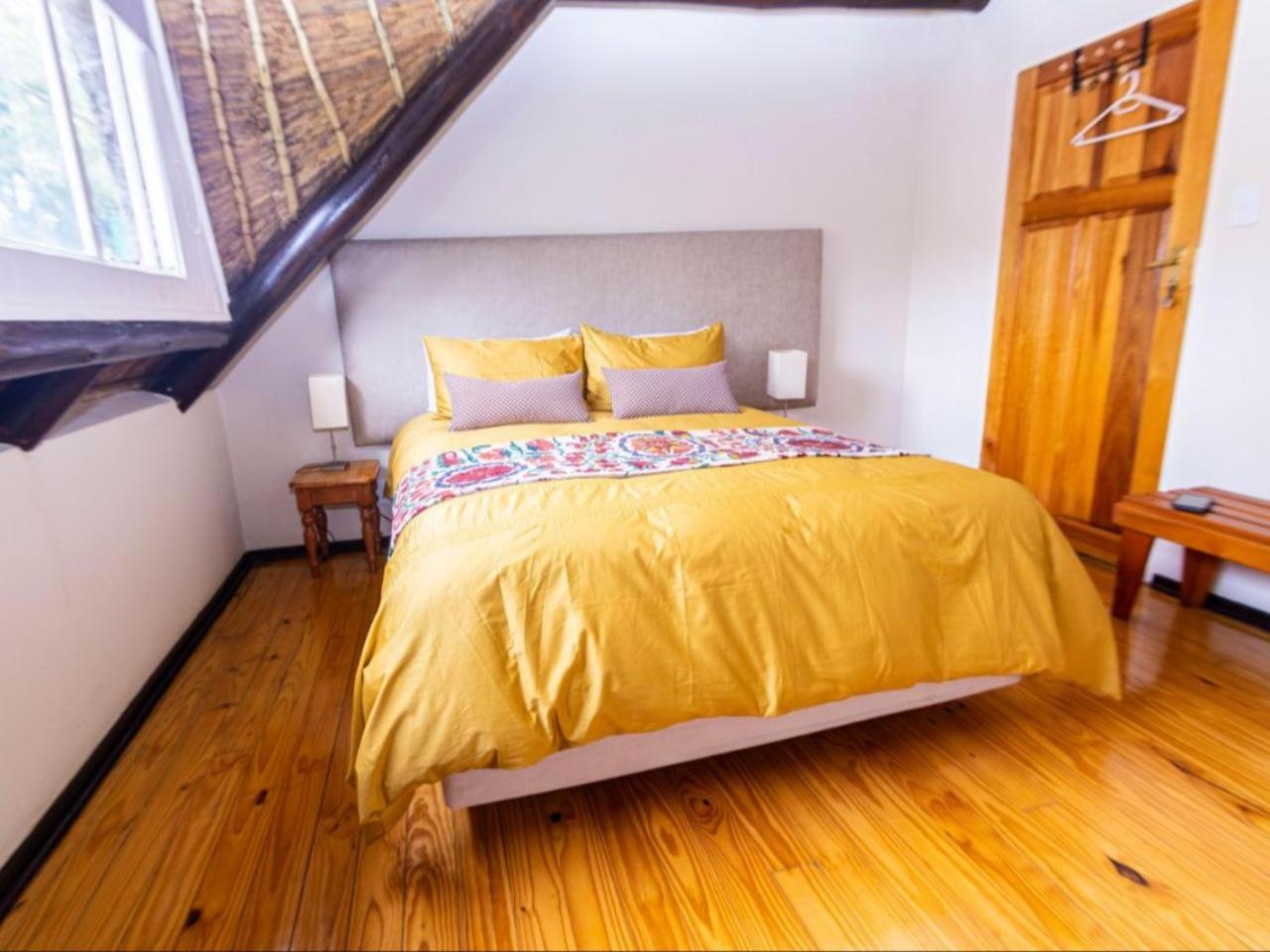 Double Room with Shared Bathroom photo 3