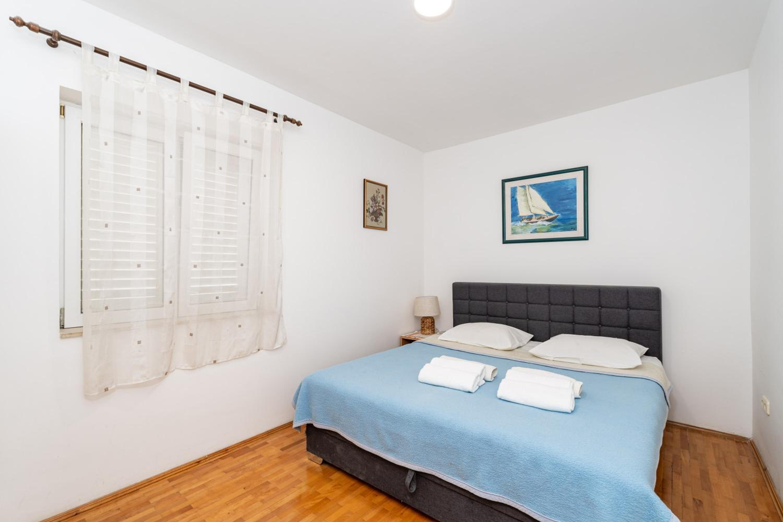 One Bedroom Apartment with Balcony and Sea View