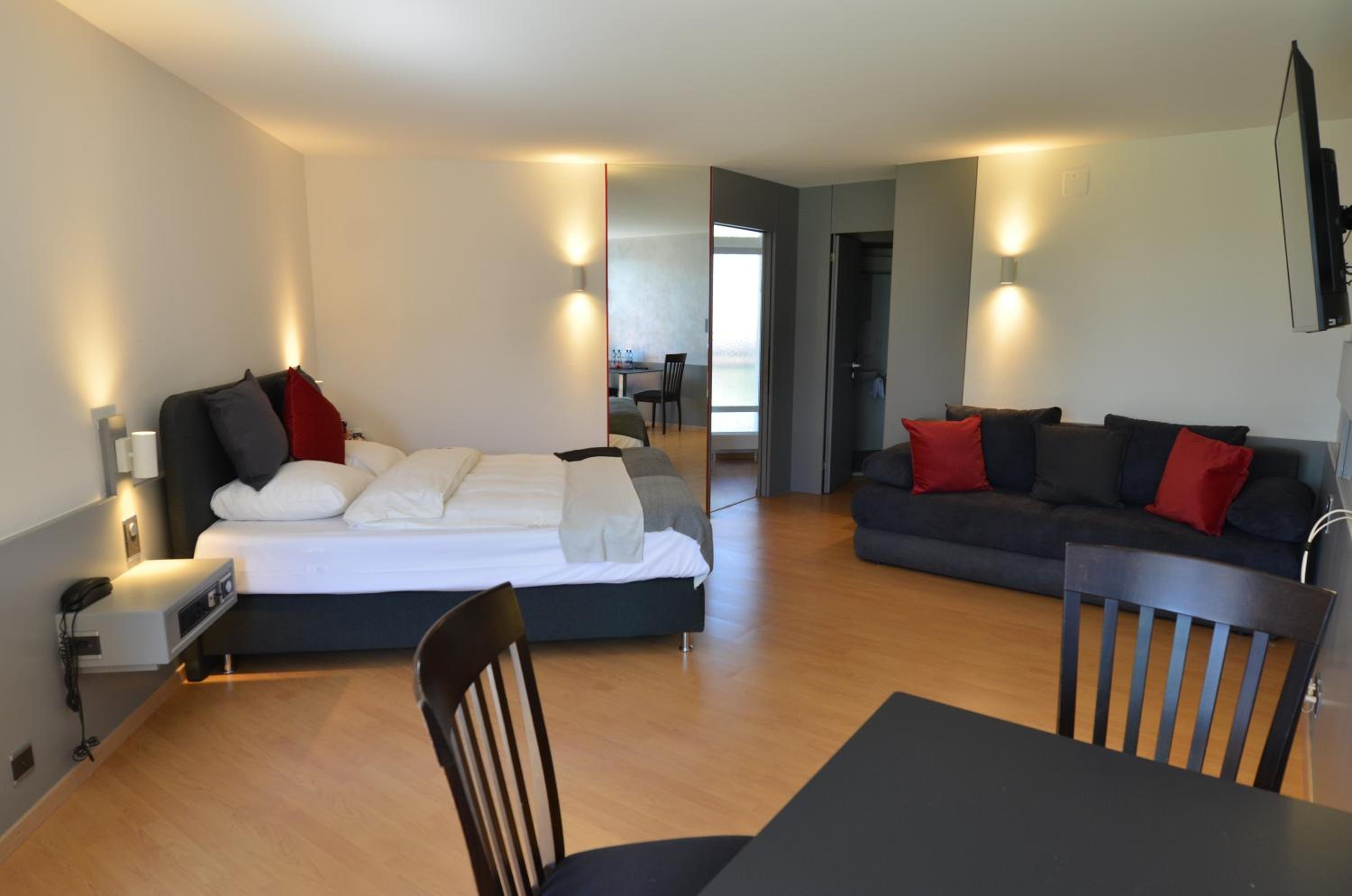 Deluxe Family Room photo 3