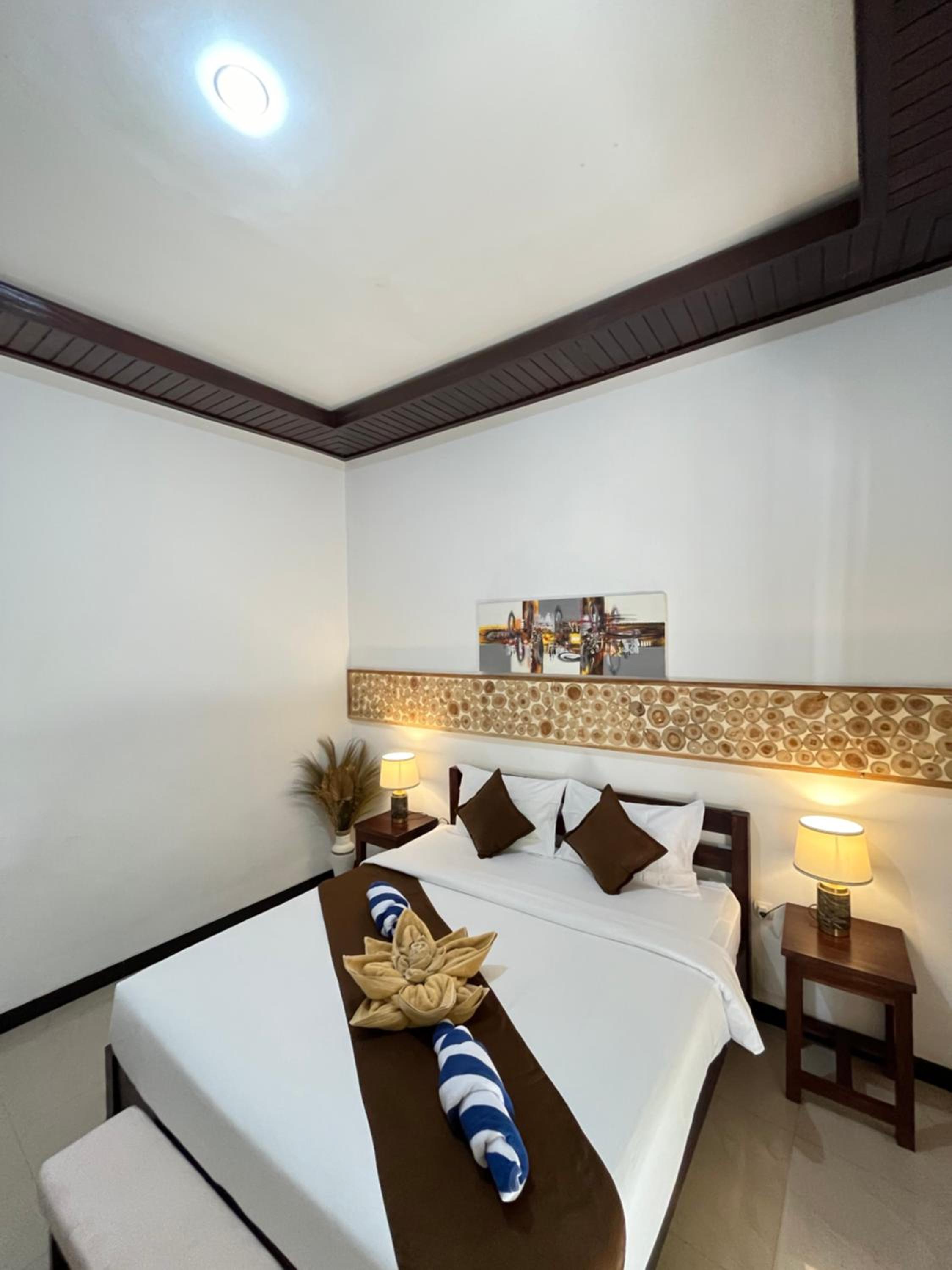 Deluxe Room - Photo 13