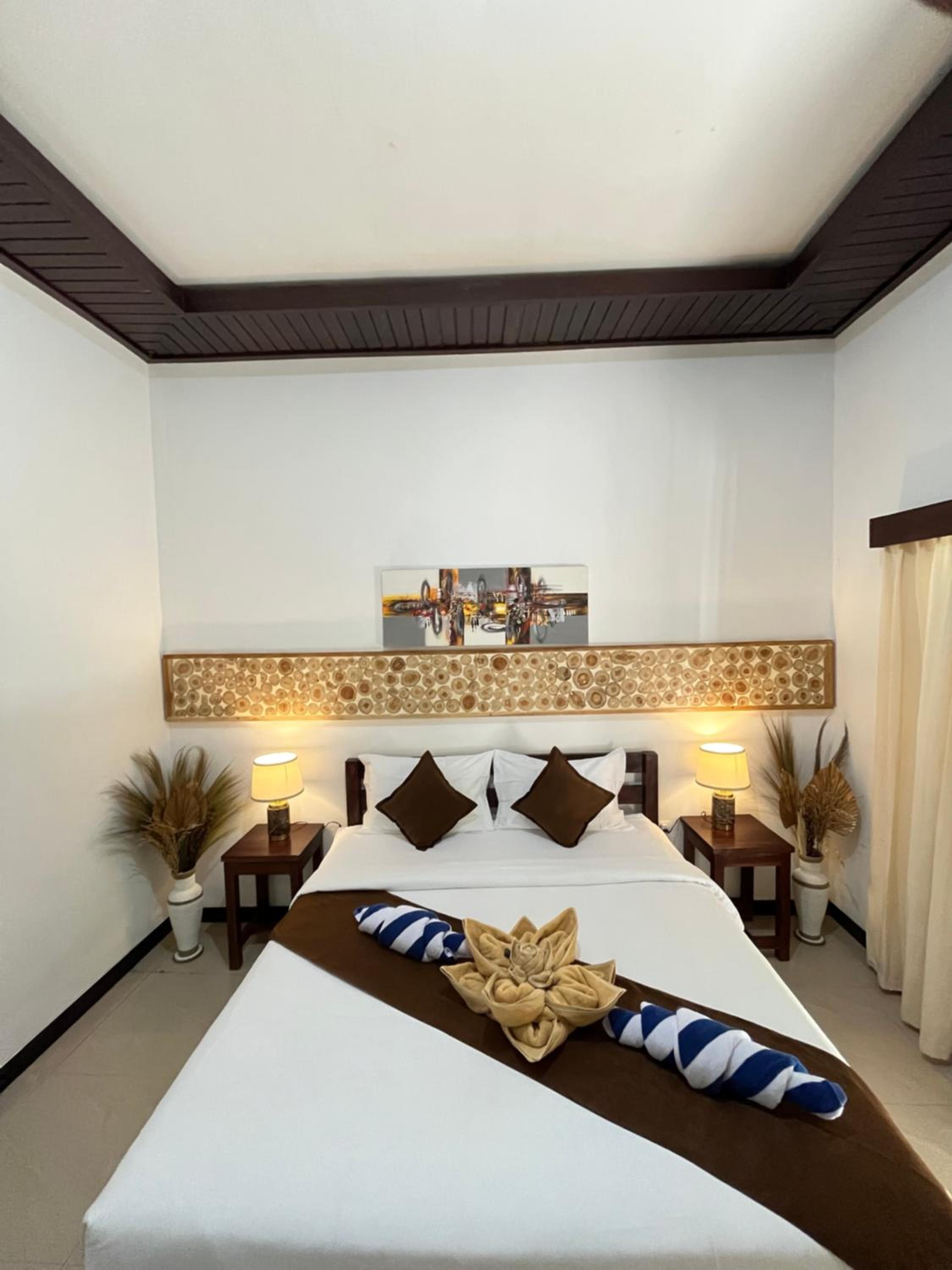 Deluxe Room - Photo 12