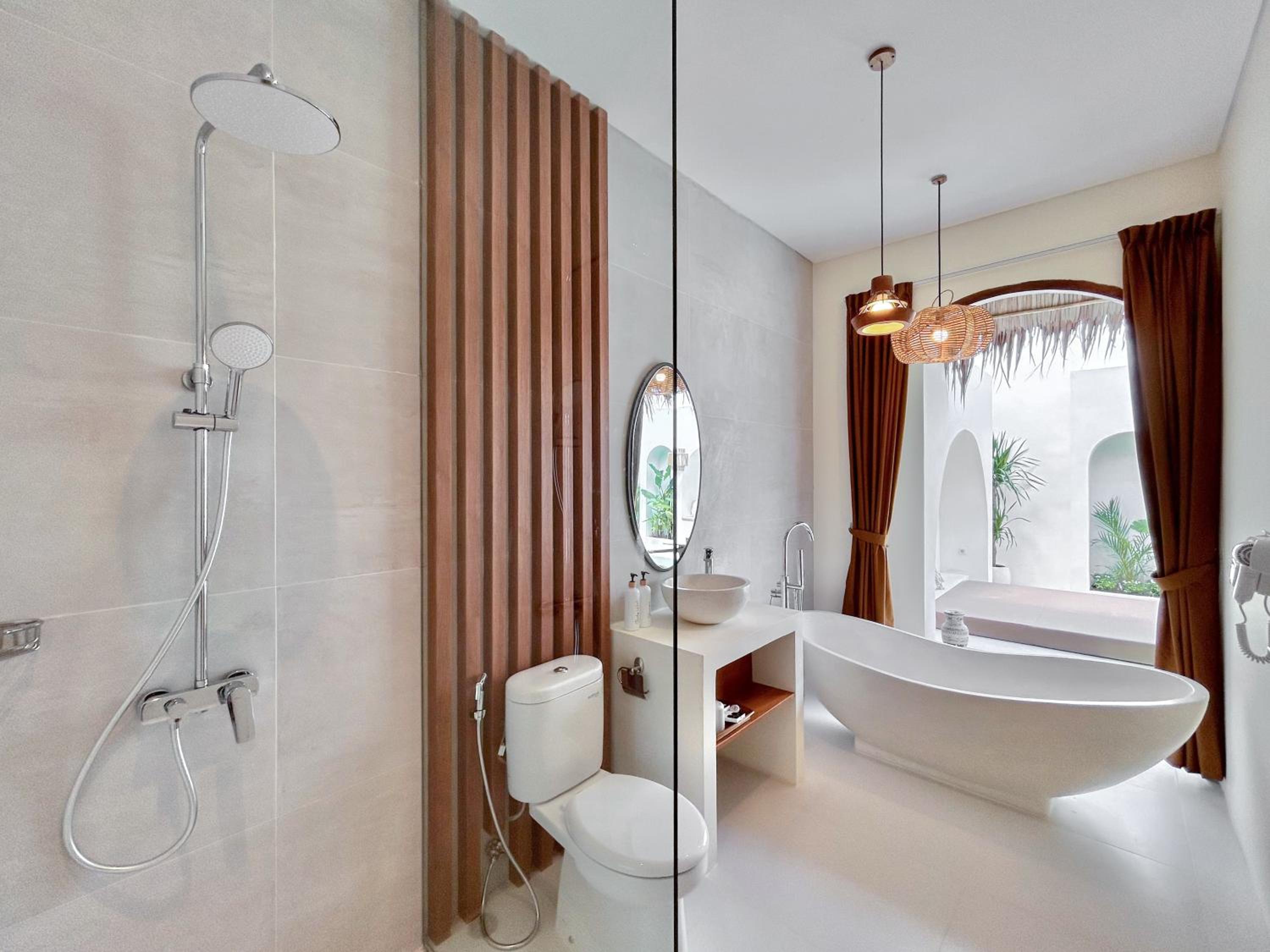 Suite with Pool View - Photo 3
