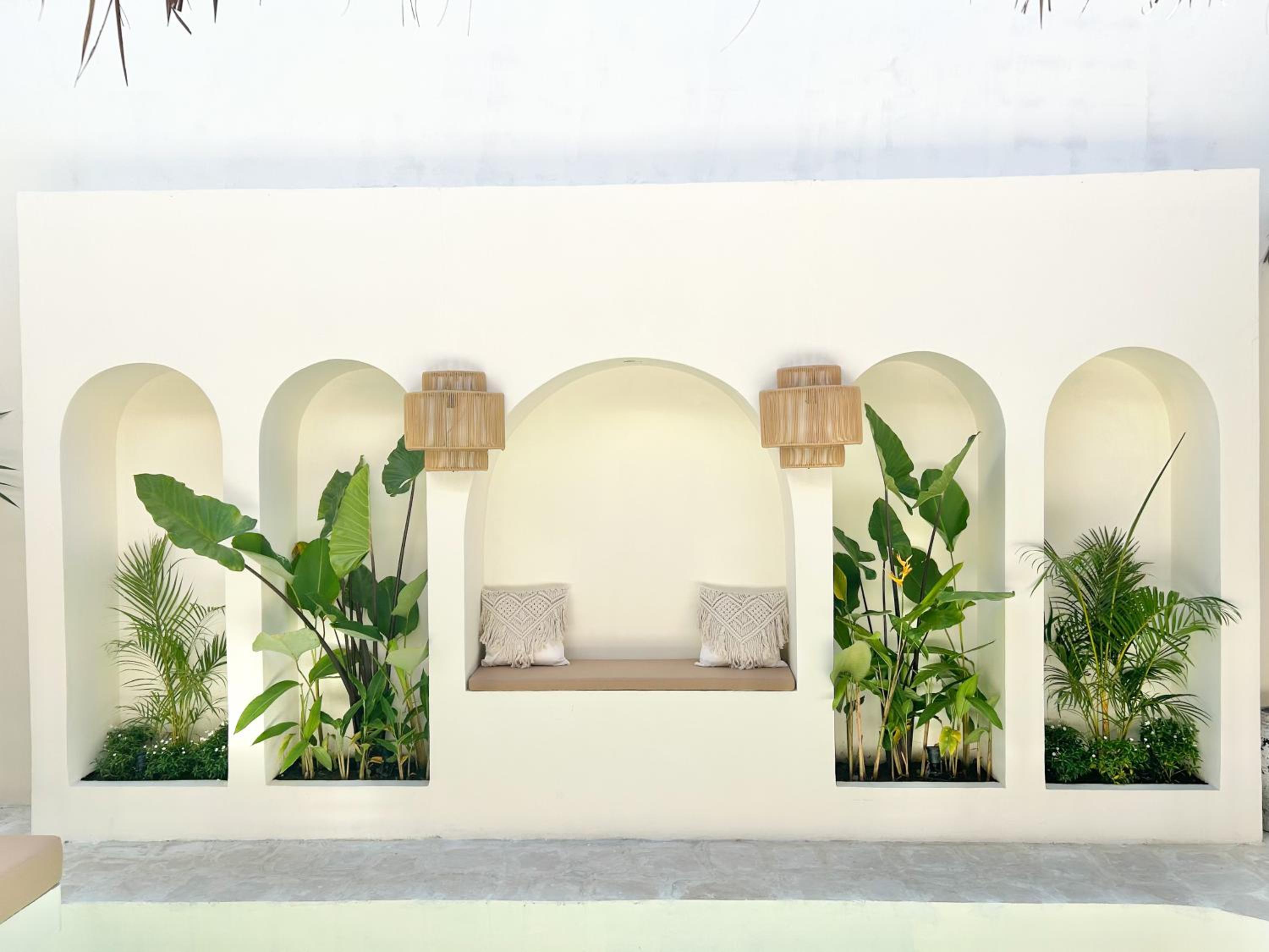 Suite with Pool View - Photo 2