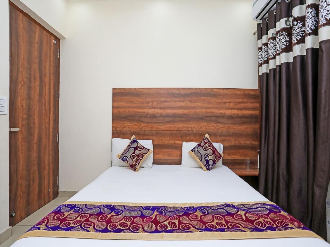 Deluxe Double Room (2 Adults + 1 Child)