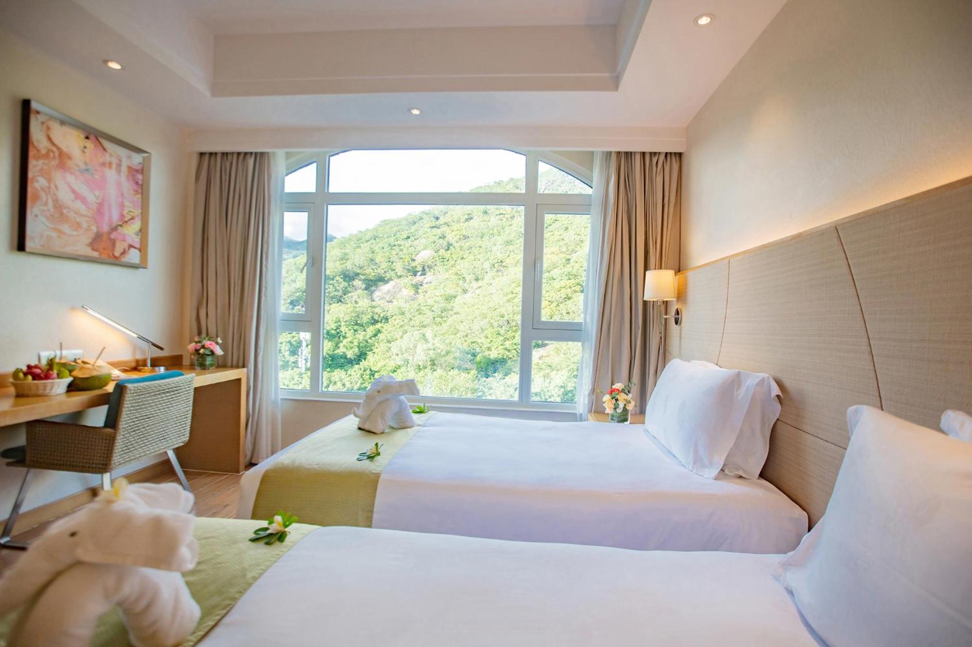 Deluxe Queen or Twin Room with Mountain View photo 2