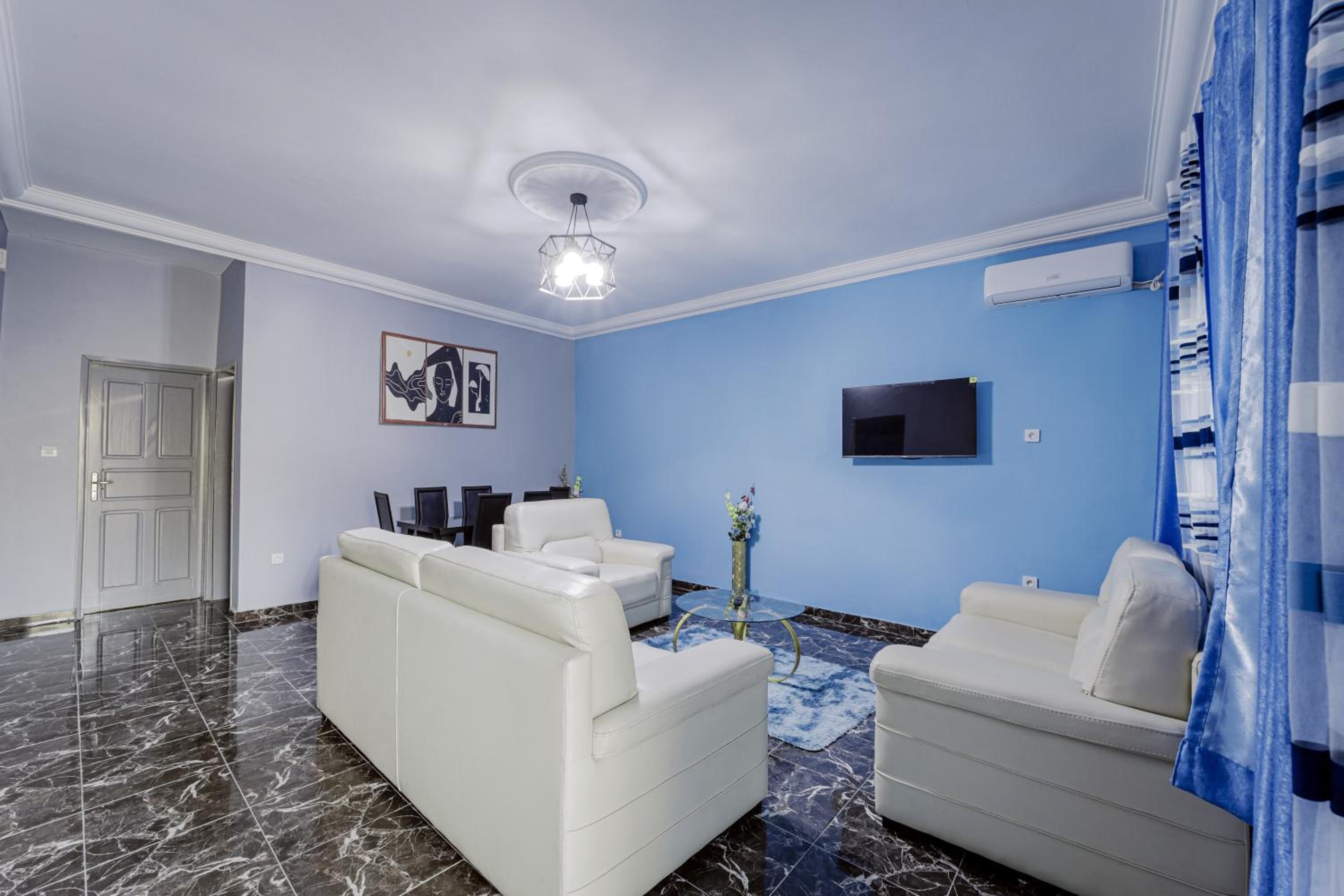 Three-Bedroom Apartment Suite photo 3