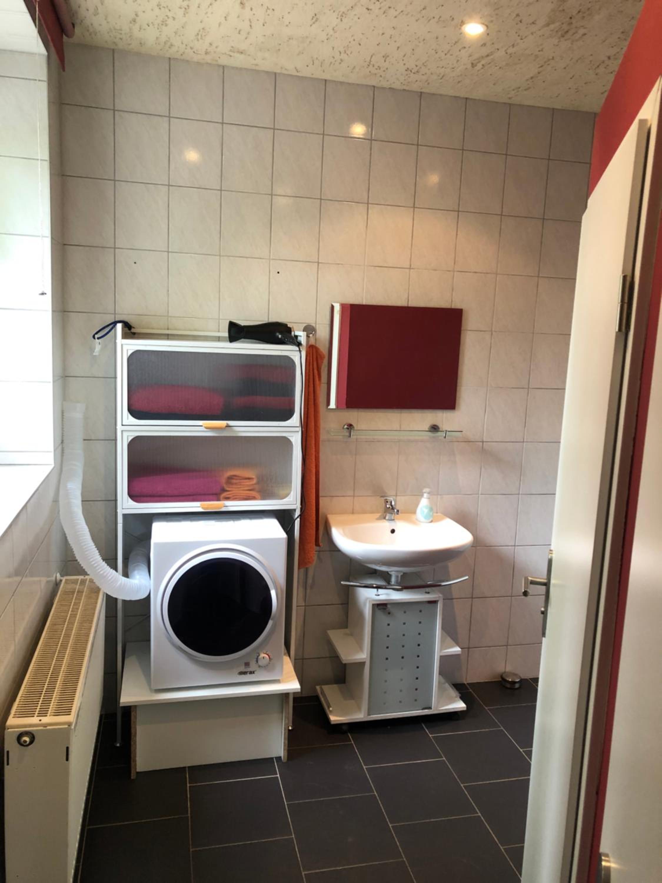 Twin Room with Private External Bathroom - Photo 3
