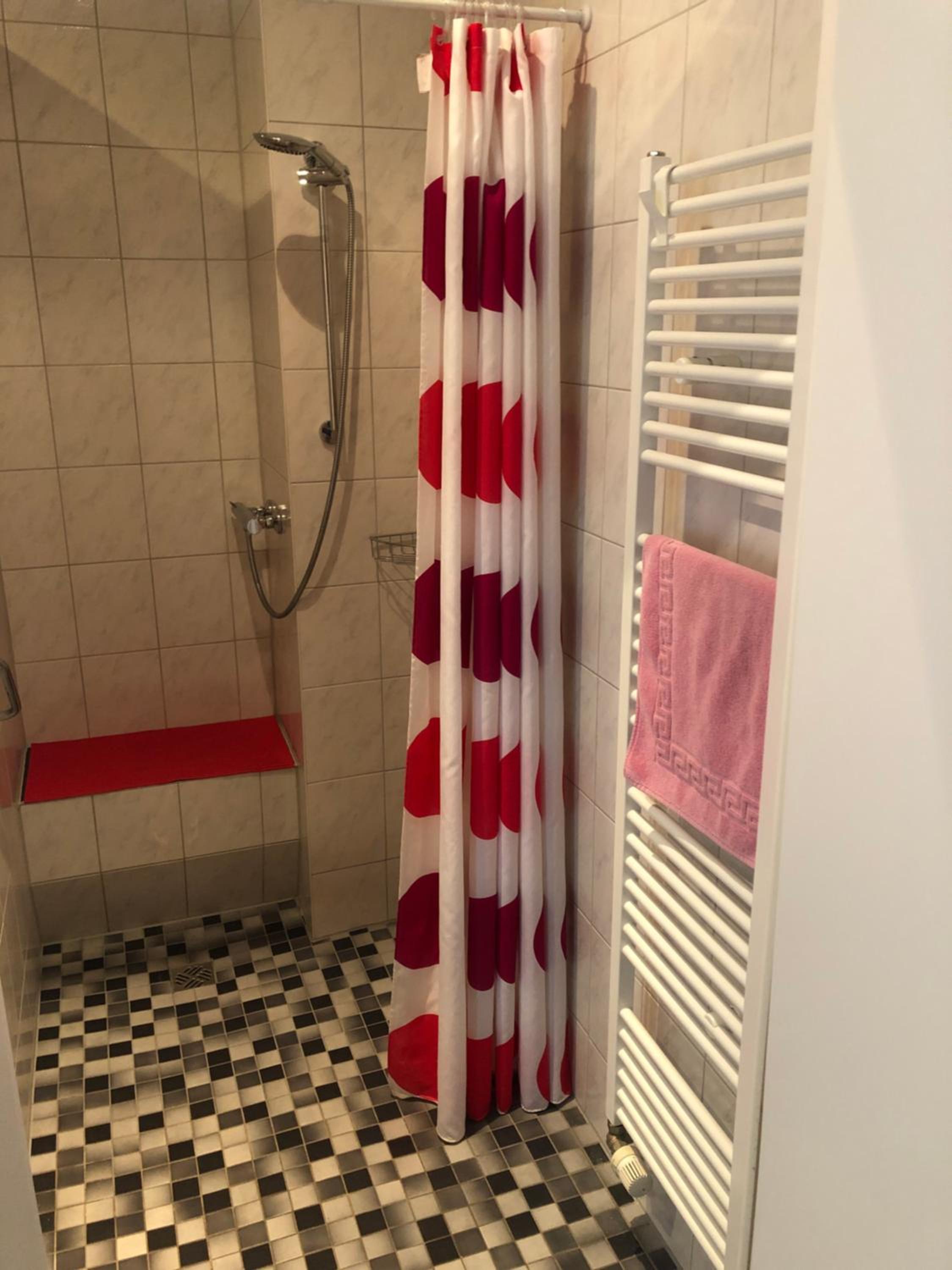 Twin Room with Private External Bathroom - Photo 4