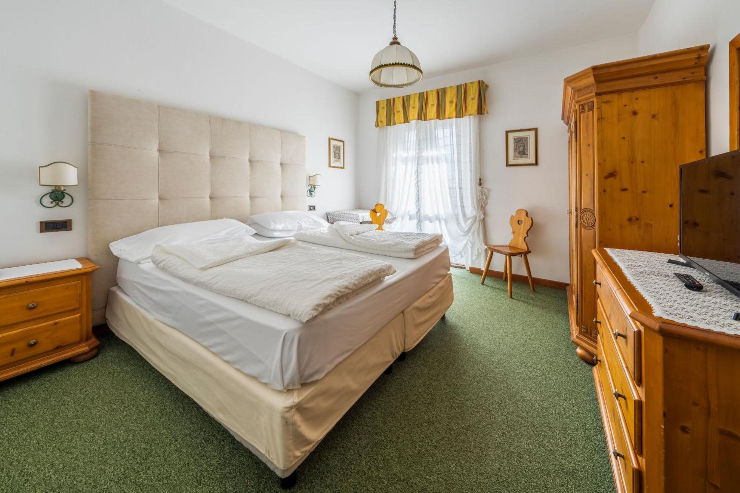 Double Room with Mountain View - Photo 1
