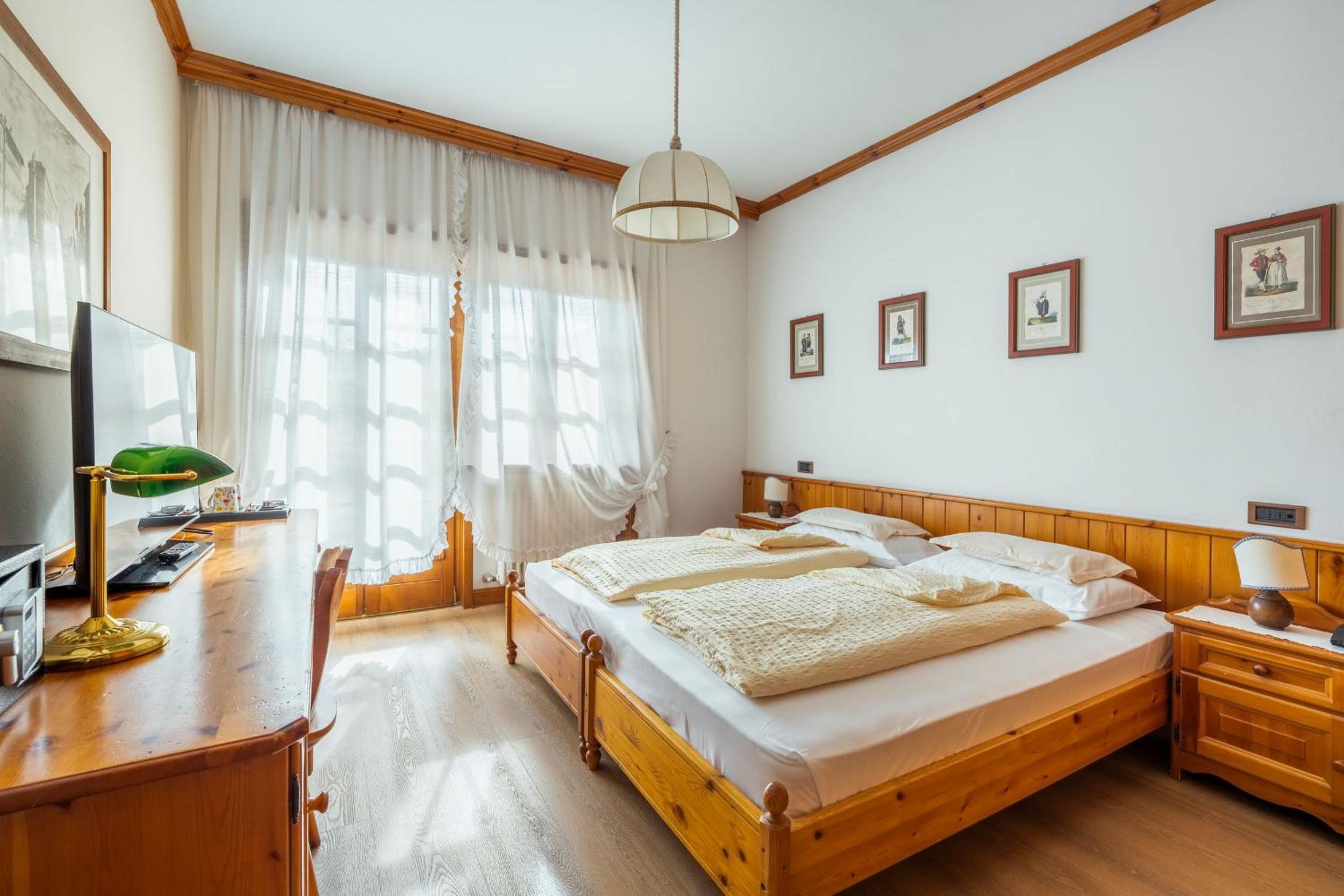 Double Room with Mountain View - Photo 3