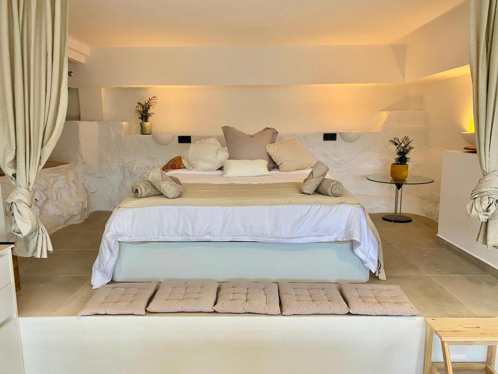 Estudio King con Sofá Cama