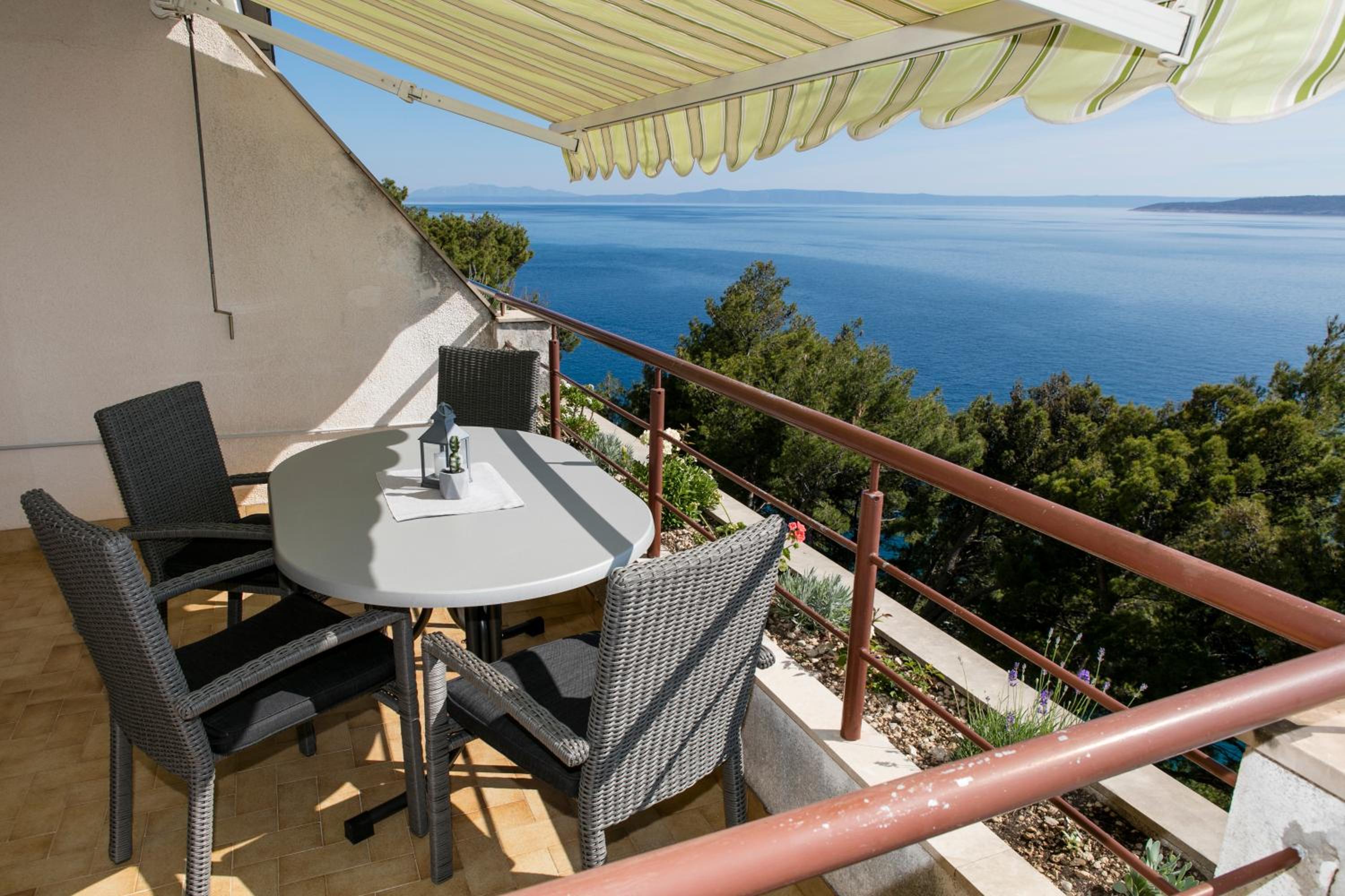 Three-Bedroom Apartment with View photo 2