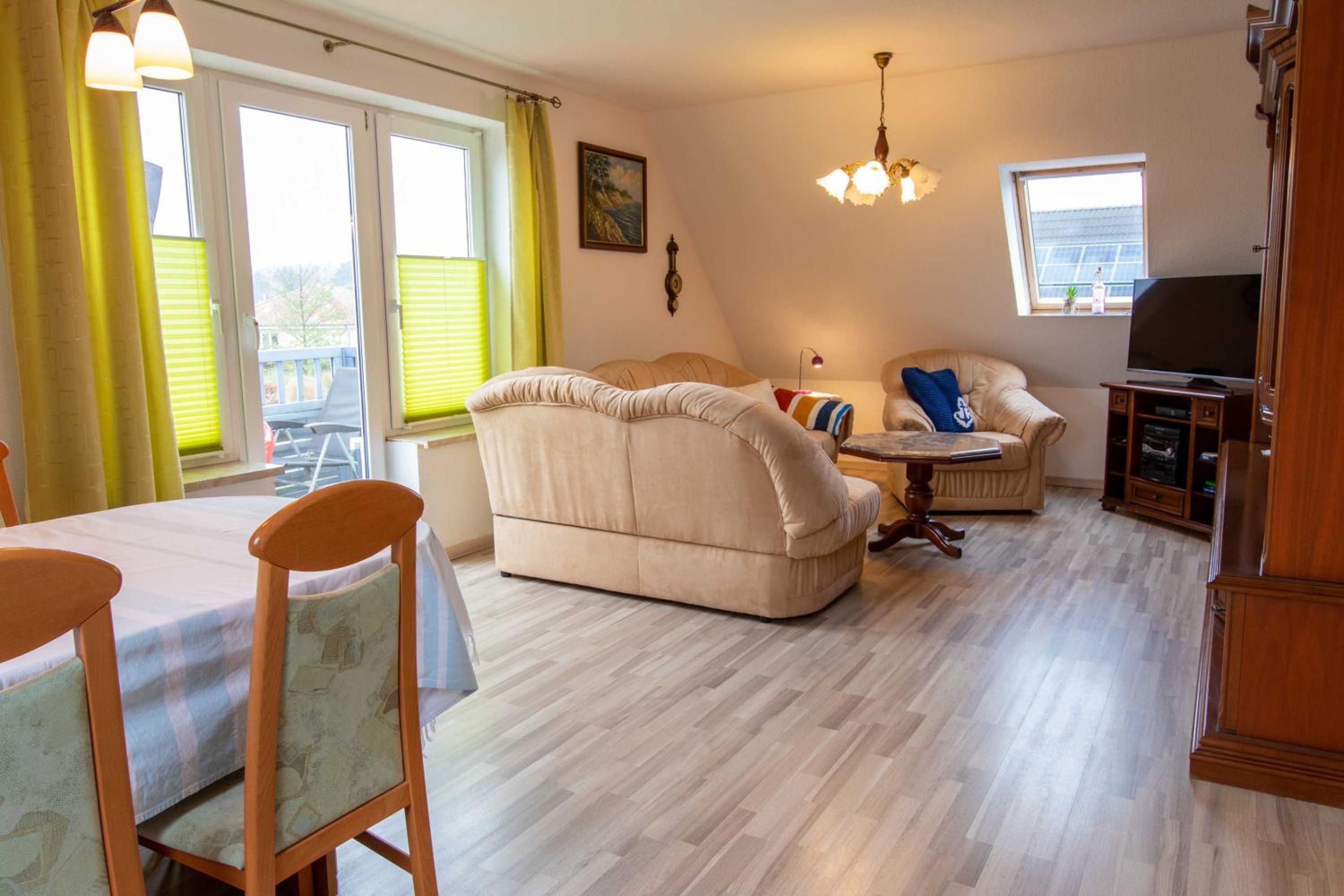 Two-Bedroom Apartment with Balcony photo 3