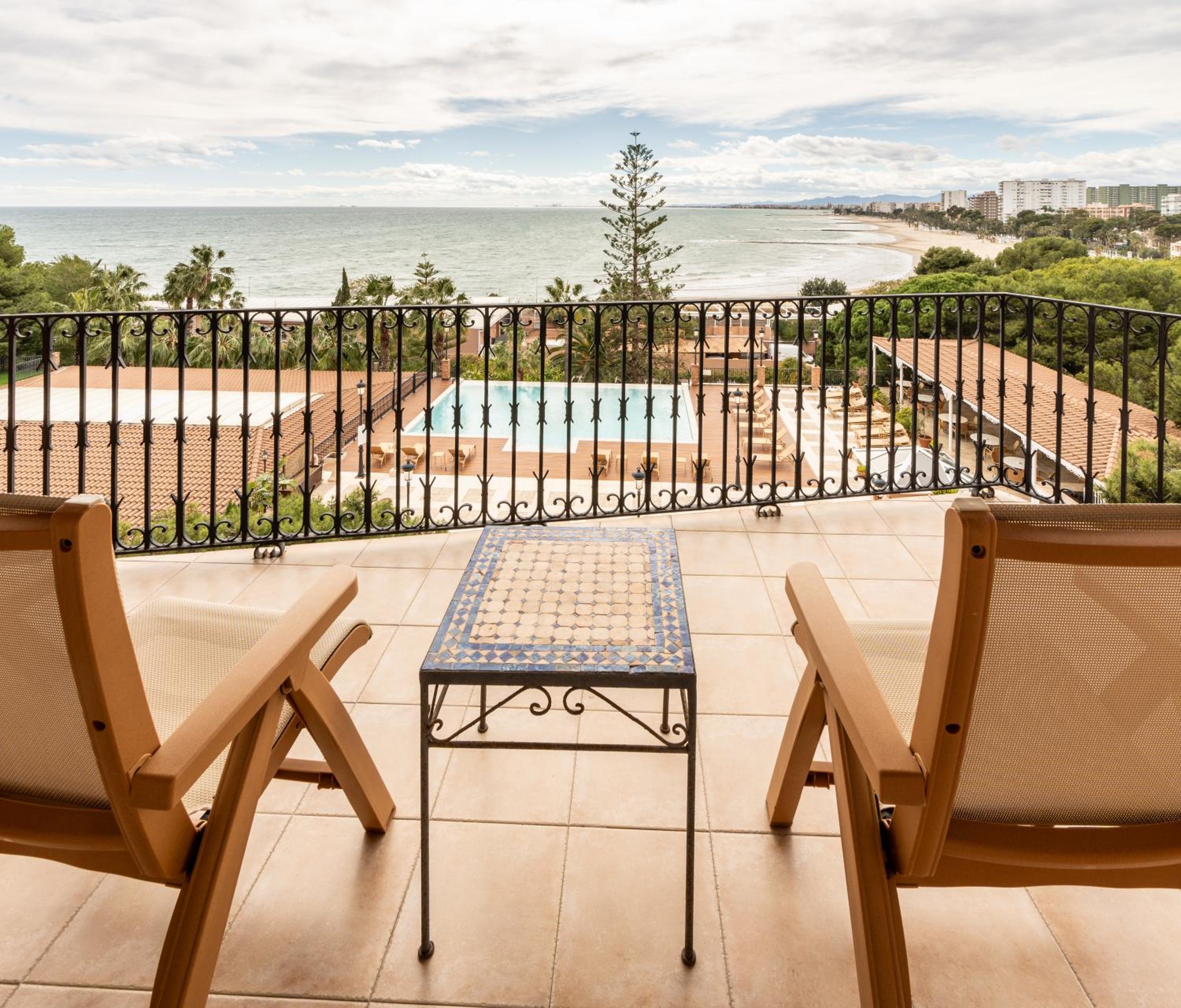 Superior Double or Twin Room with Sea View photo 2