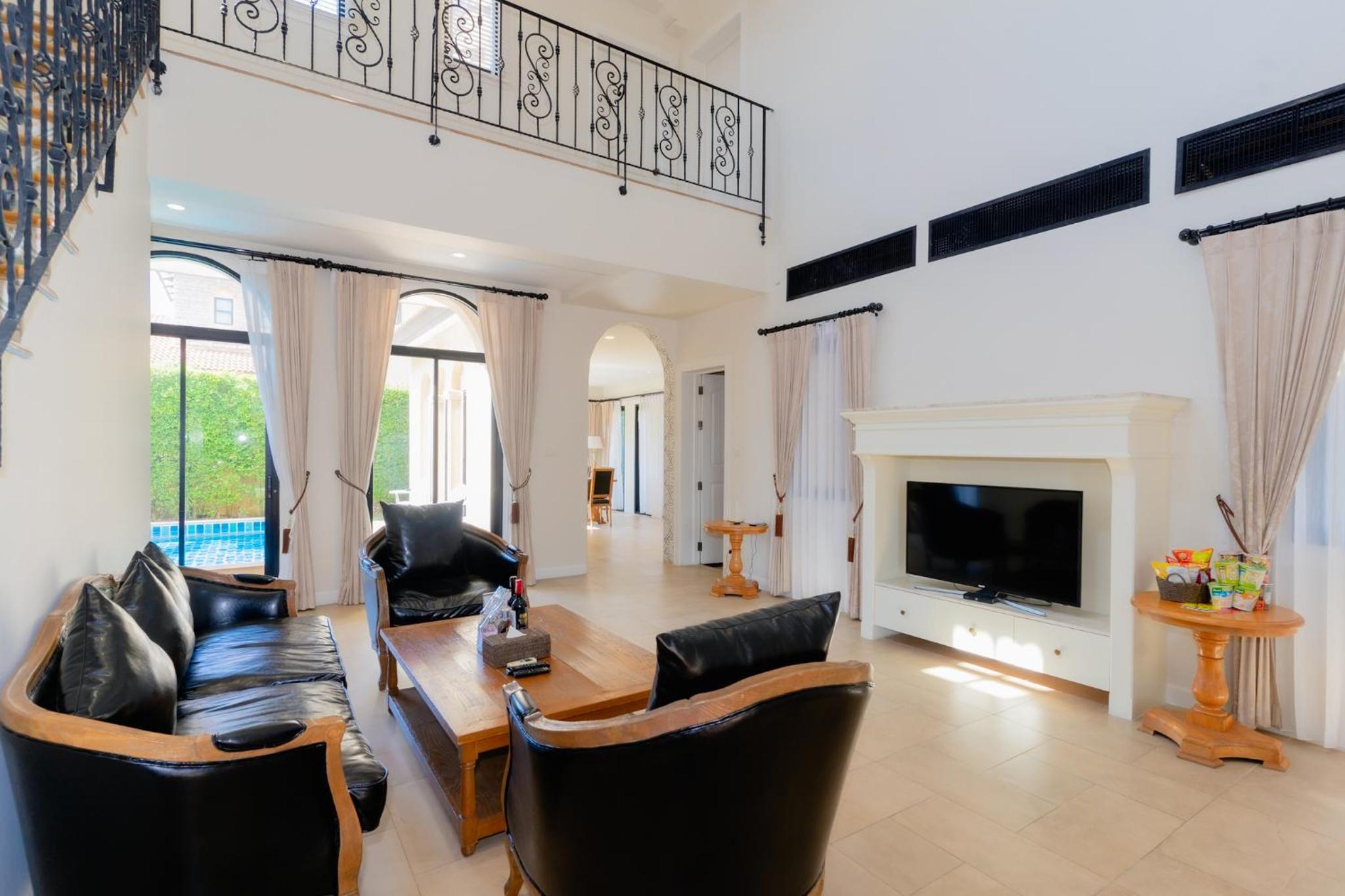 Three-Bedroom Villa with Private Pool photo 2