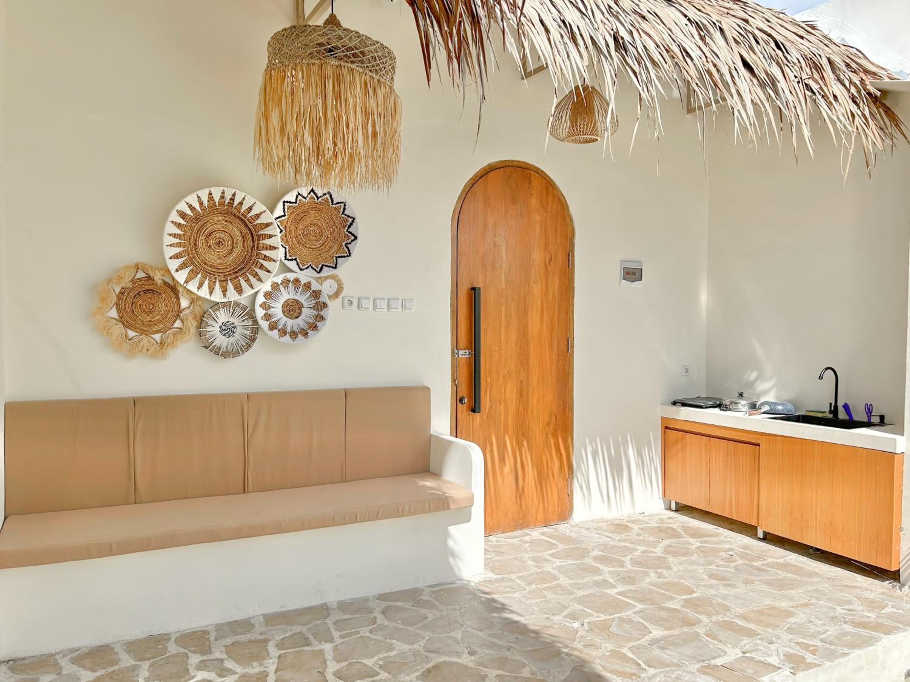 Suite with Pool View - Photo 7