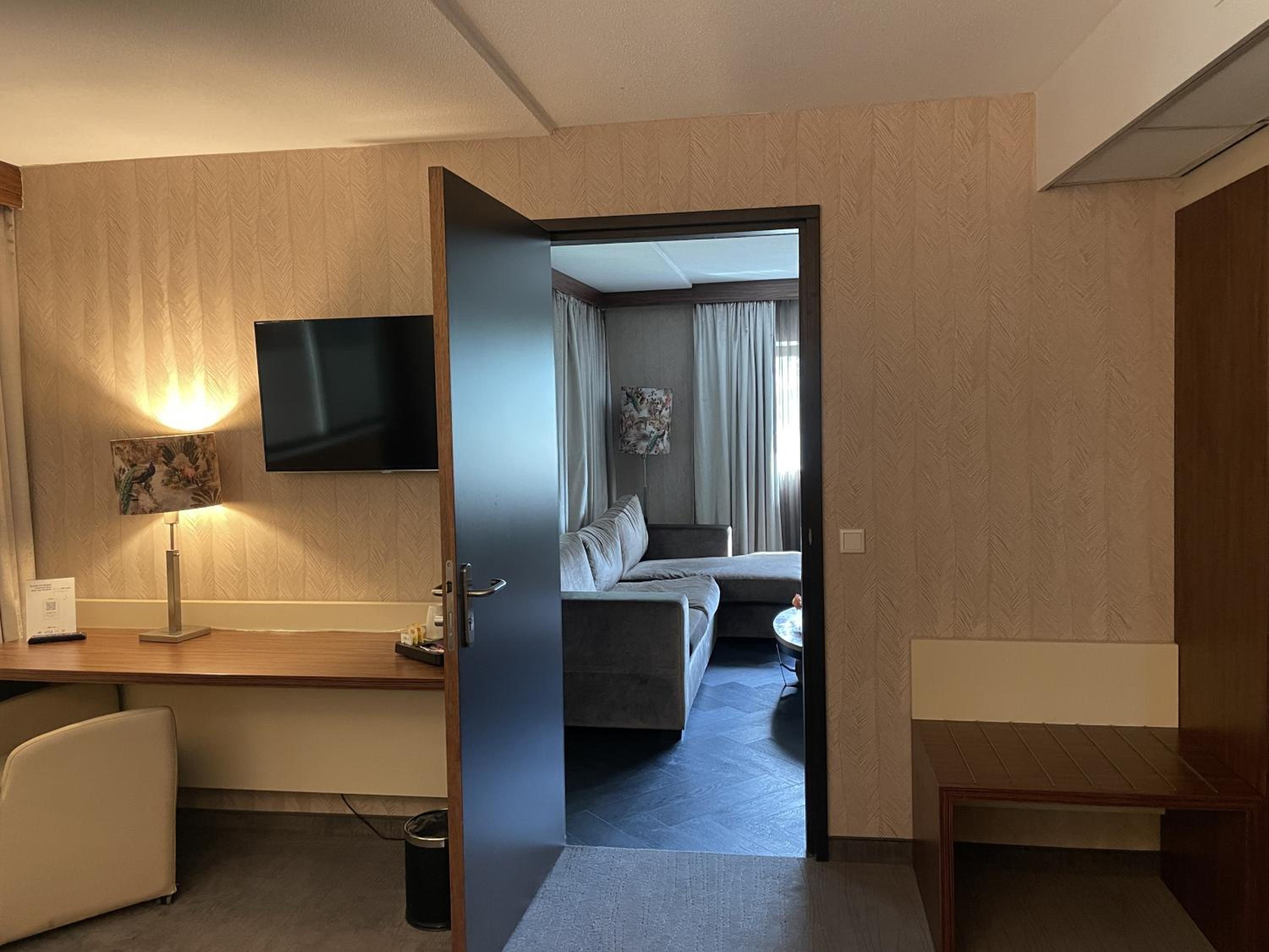 Suite - Photo 3