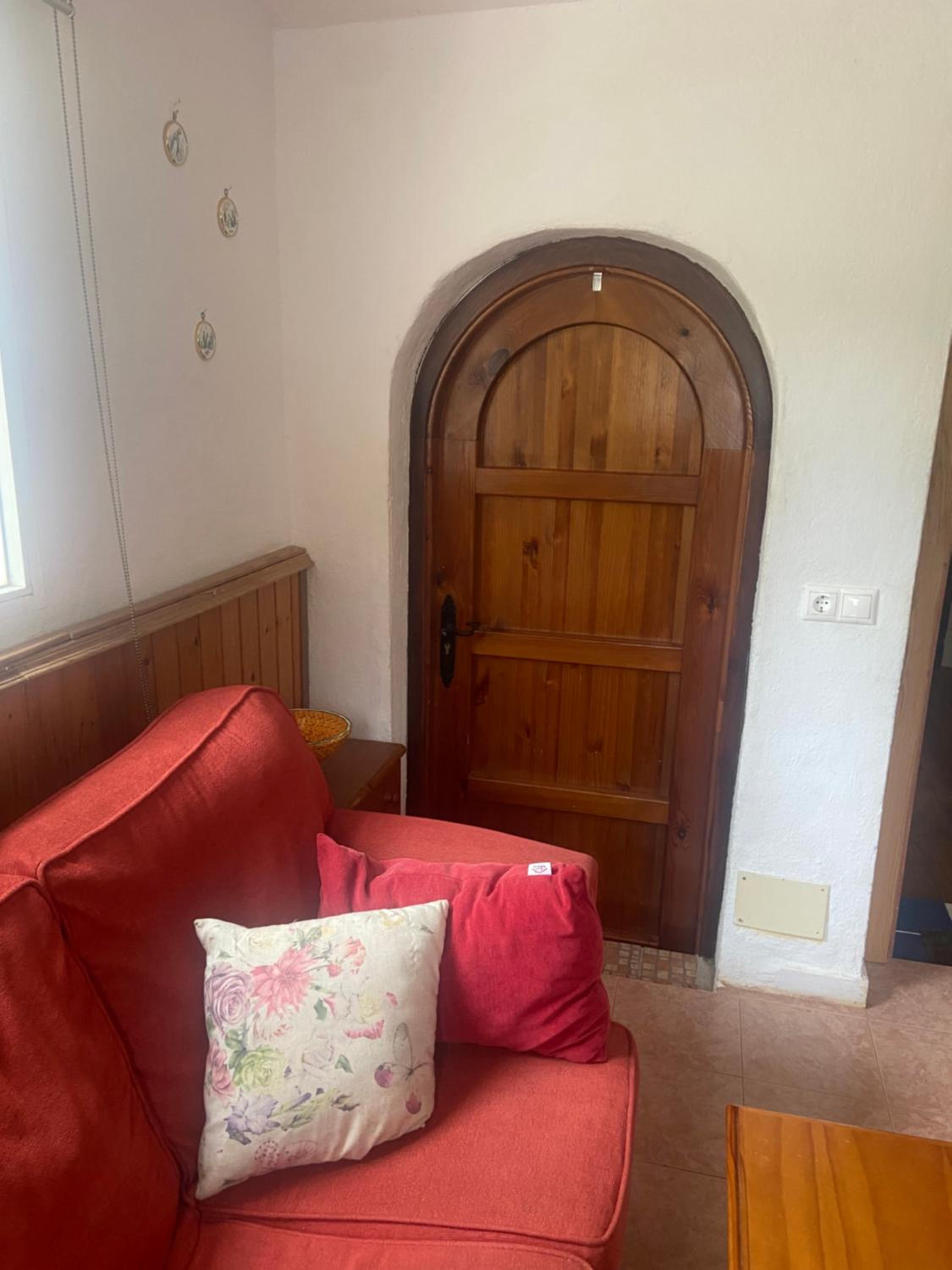 One-Bedroom House - Photo 18