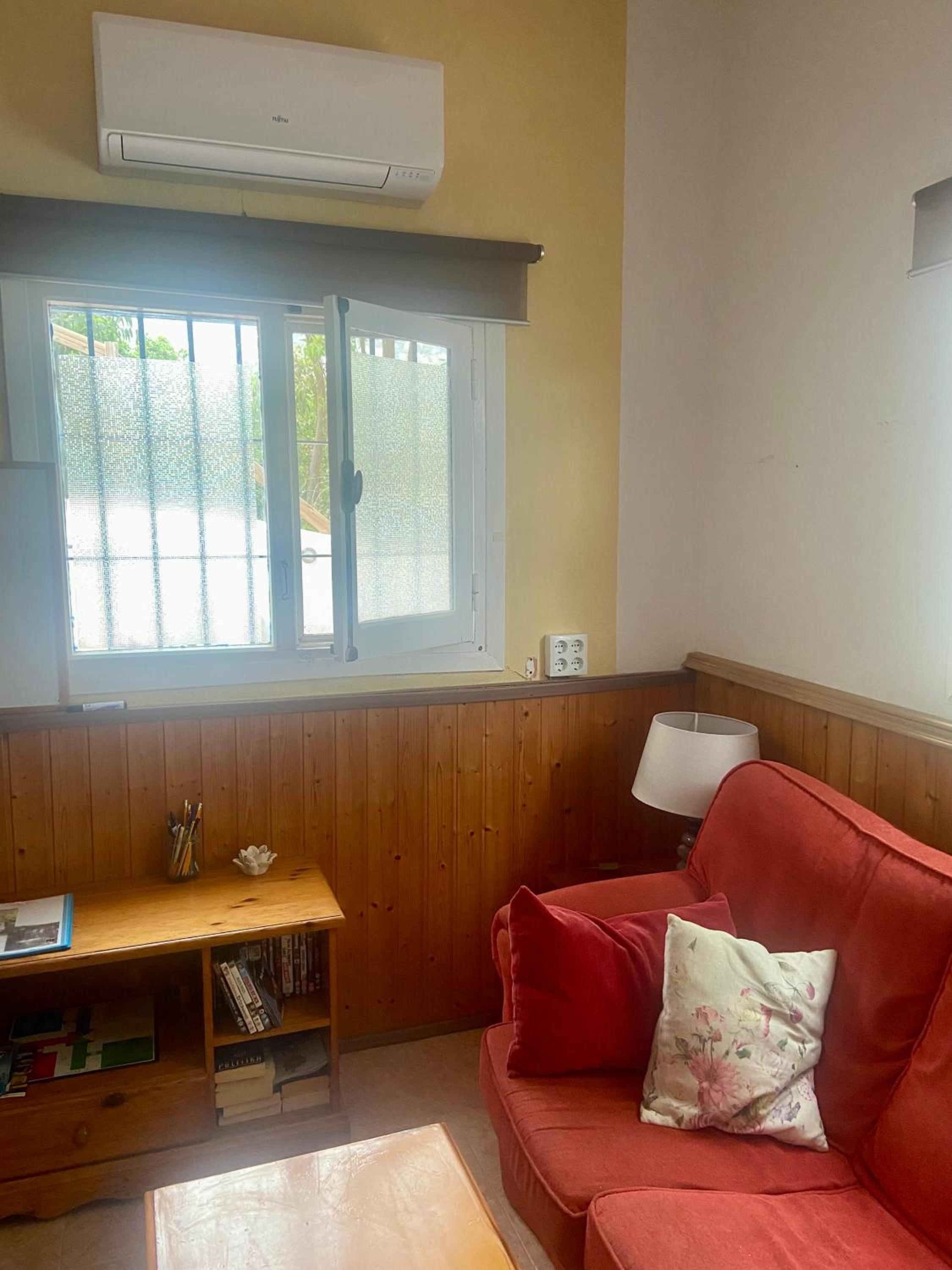 One-Bedroom House - Photo 7