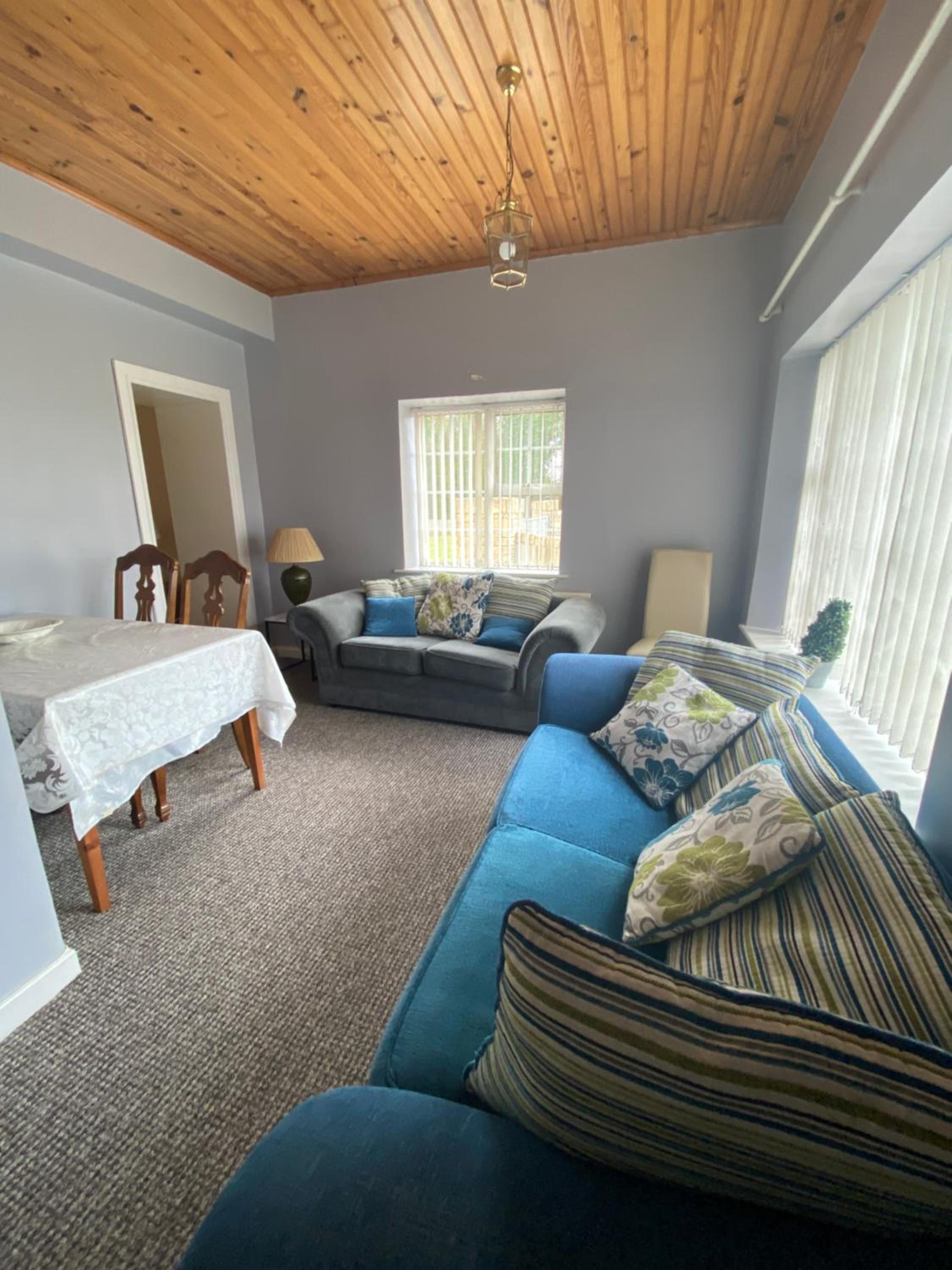 Six-Bedroom House photo 2