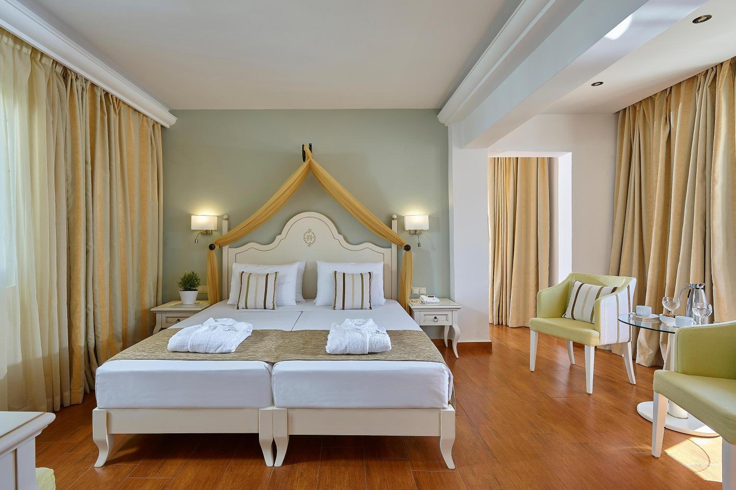 Premium Family Suite, 2 Rooms Garden View - Photo 1