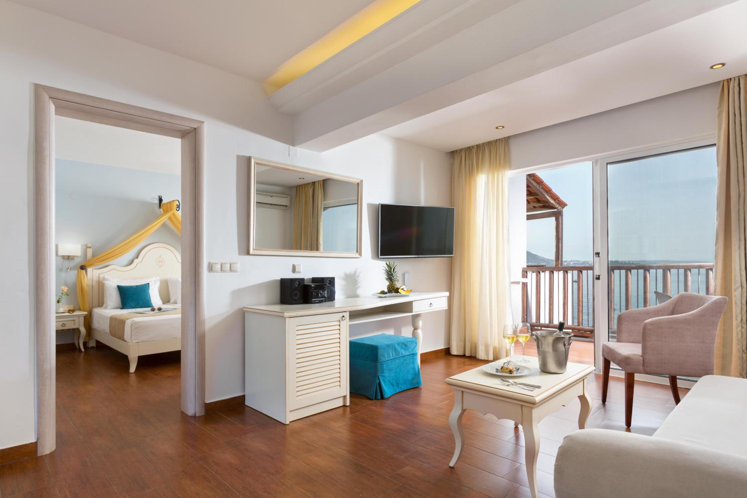 Premium Suite, 2 Rooms Beach Front - Photo 1