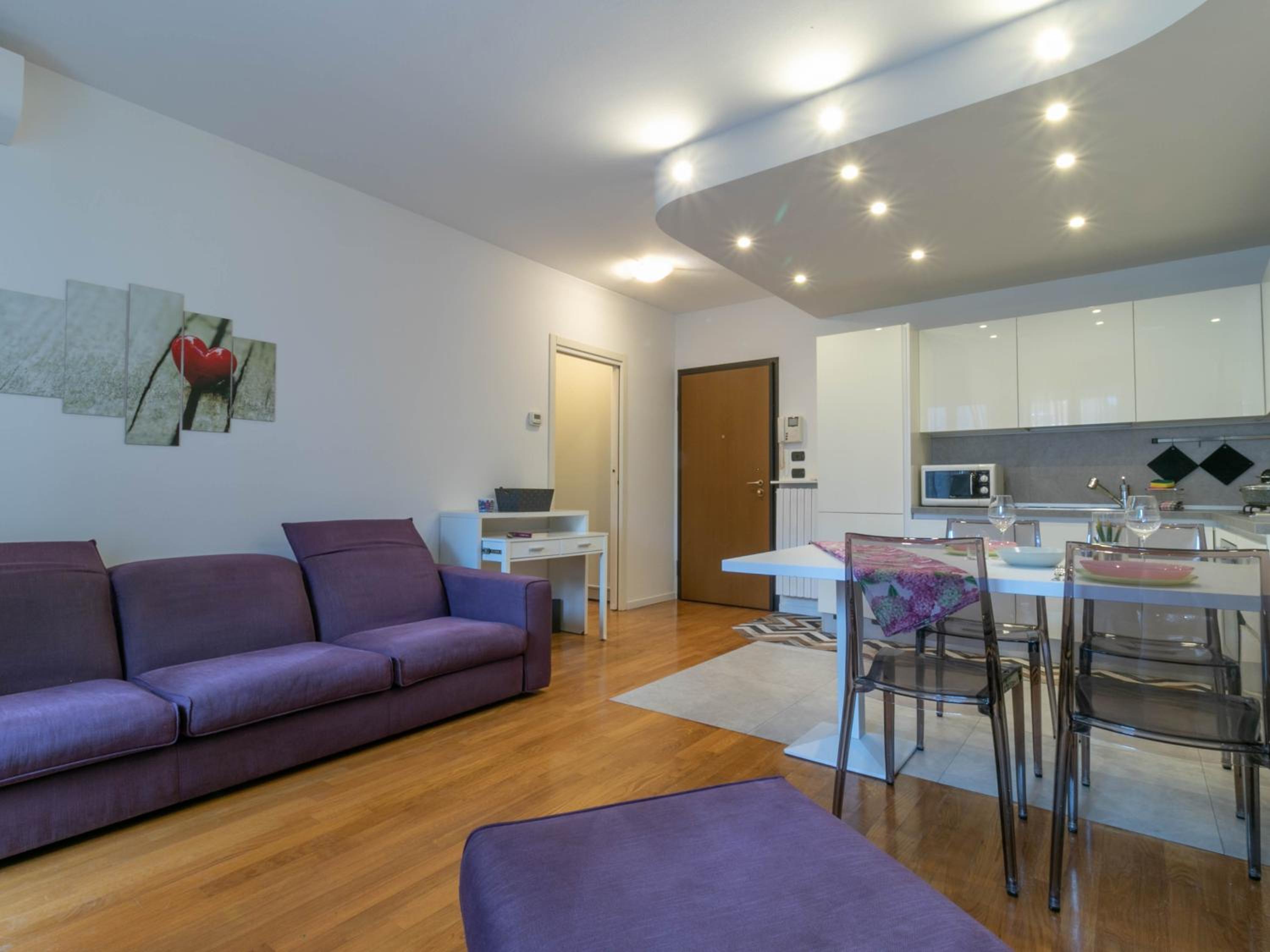 One-Bedroom Apartment photo 1