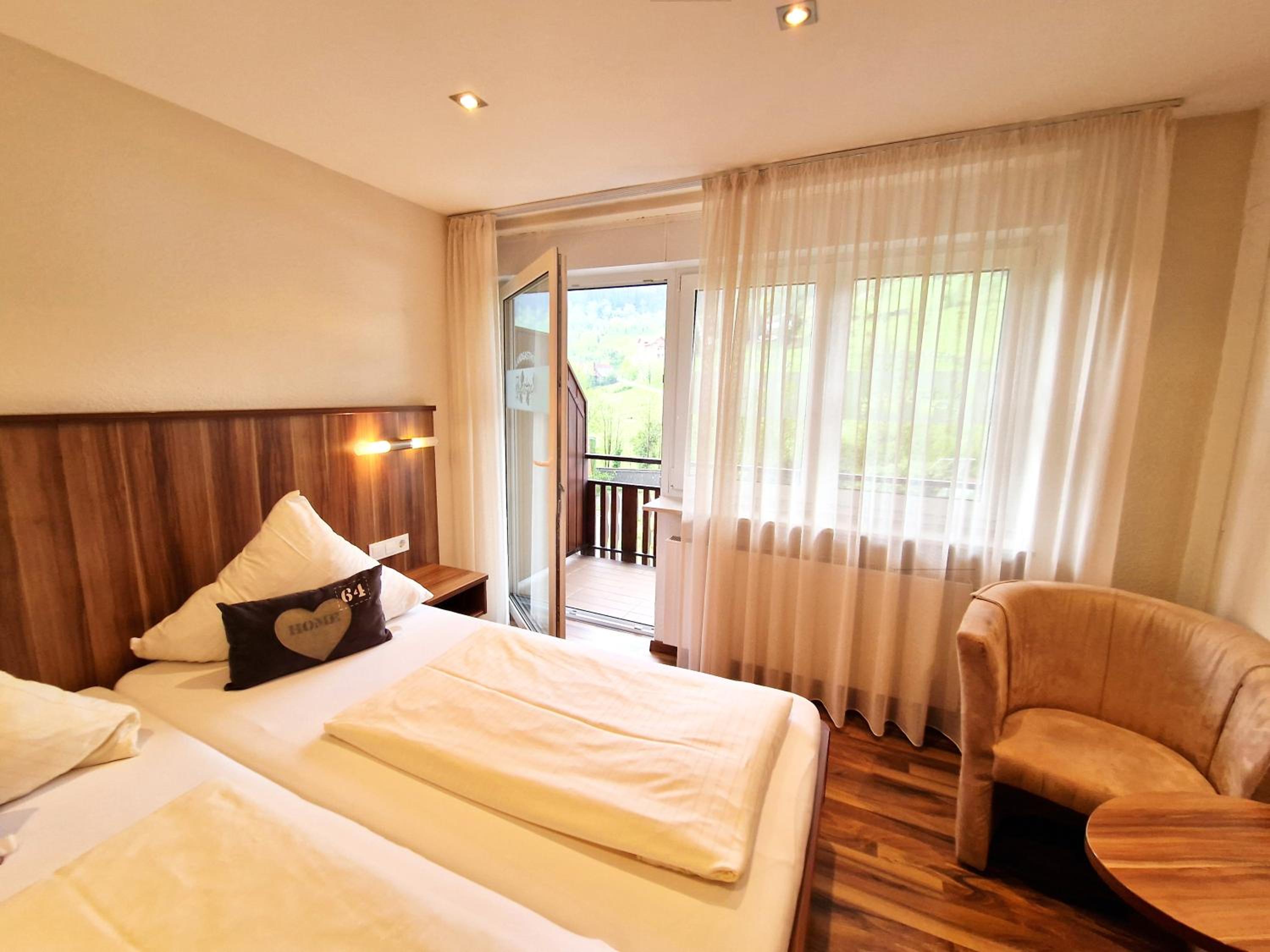 Deluxe Double Room with Balcony photo 2