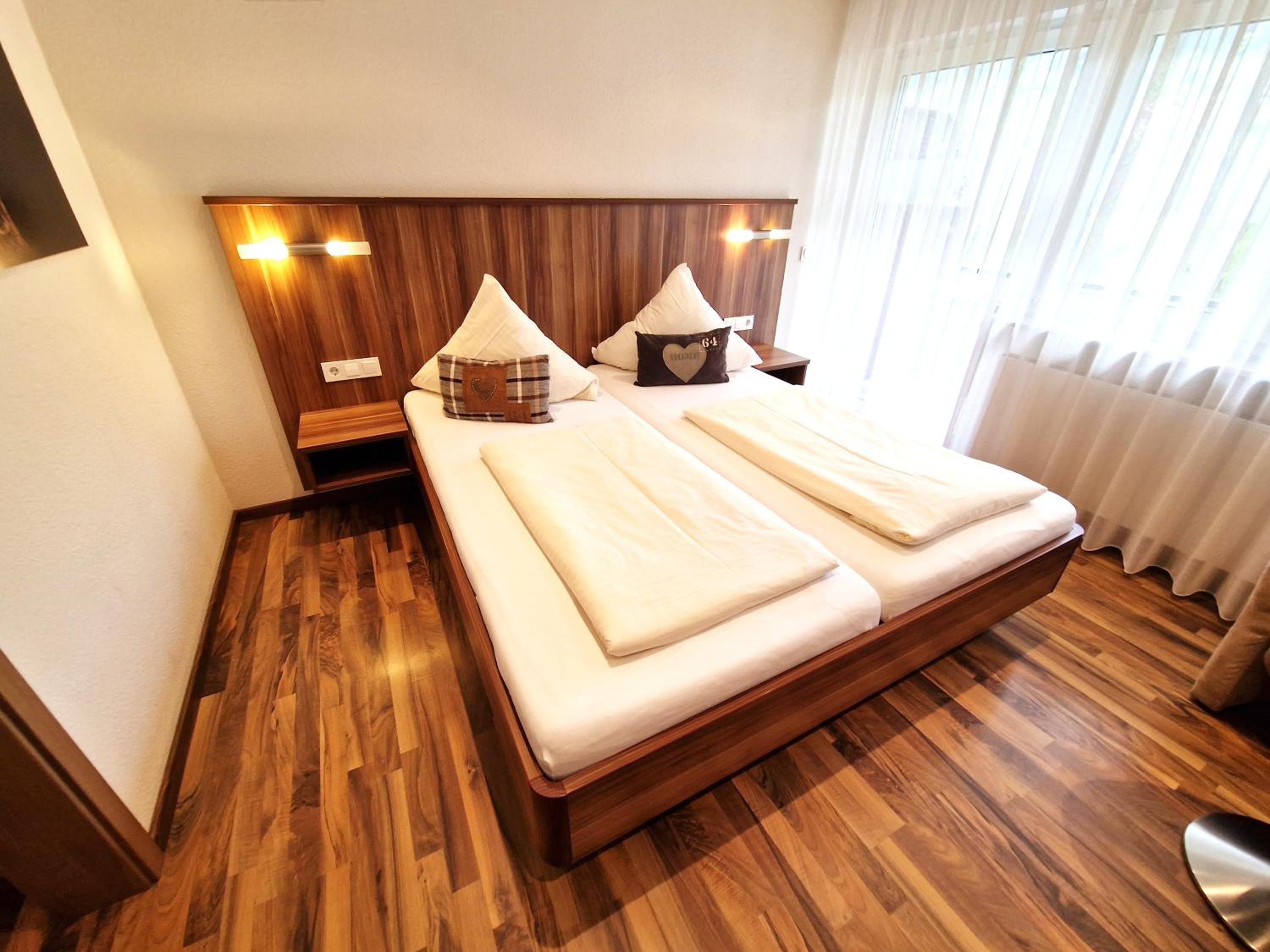Deluxe Double Room with Balcony photo 3