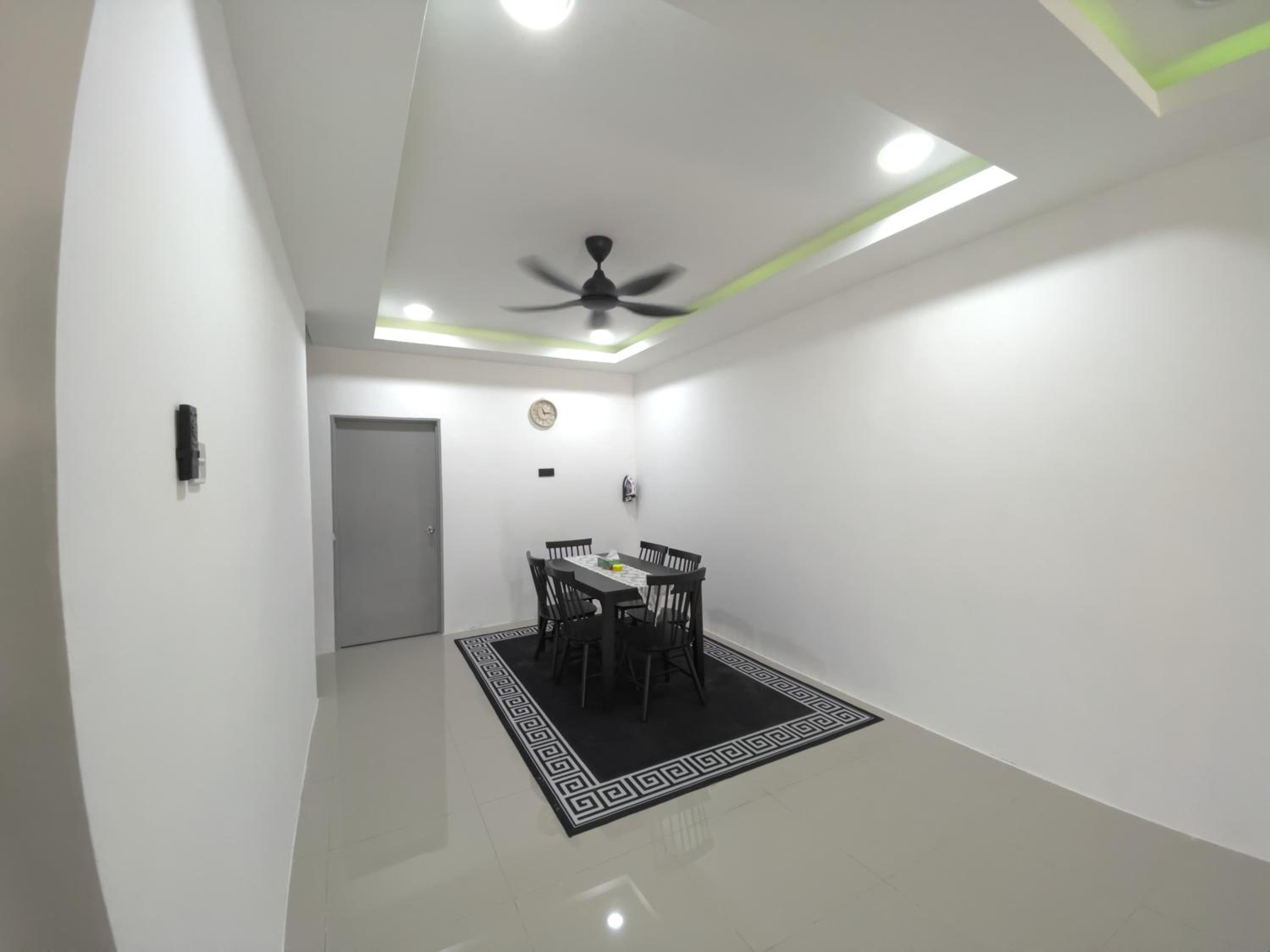 Three-Bedroom House photo 2