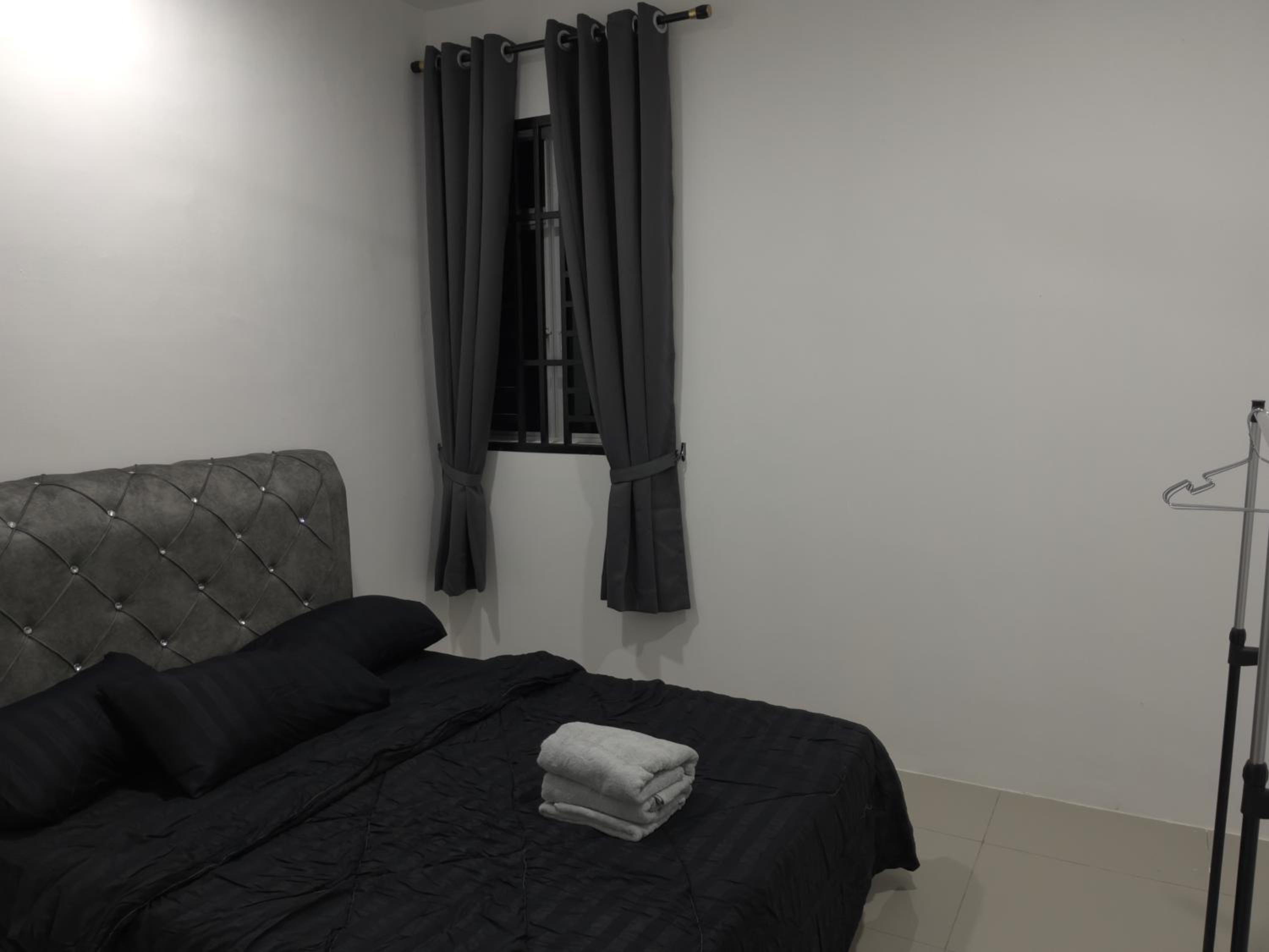 Three-Bedroom House photo 3